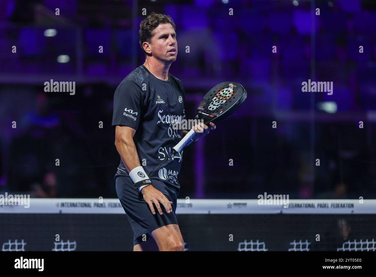 Milano, Italia. 5 dicembre 2024. Francisco Navarro (ESP) guarda durante il Milano Premiere Padel P1 match tra Jose Antonio Diestro (ESP)/Carlos Daniel Gutierrez (ARG) contro Pablo Cardona (ESP)/Francisco Navarro (ESP) ad Allianz Cloud Arena Credit: dpa/Alamy Live News Foto Stock