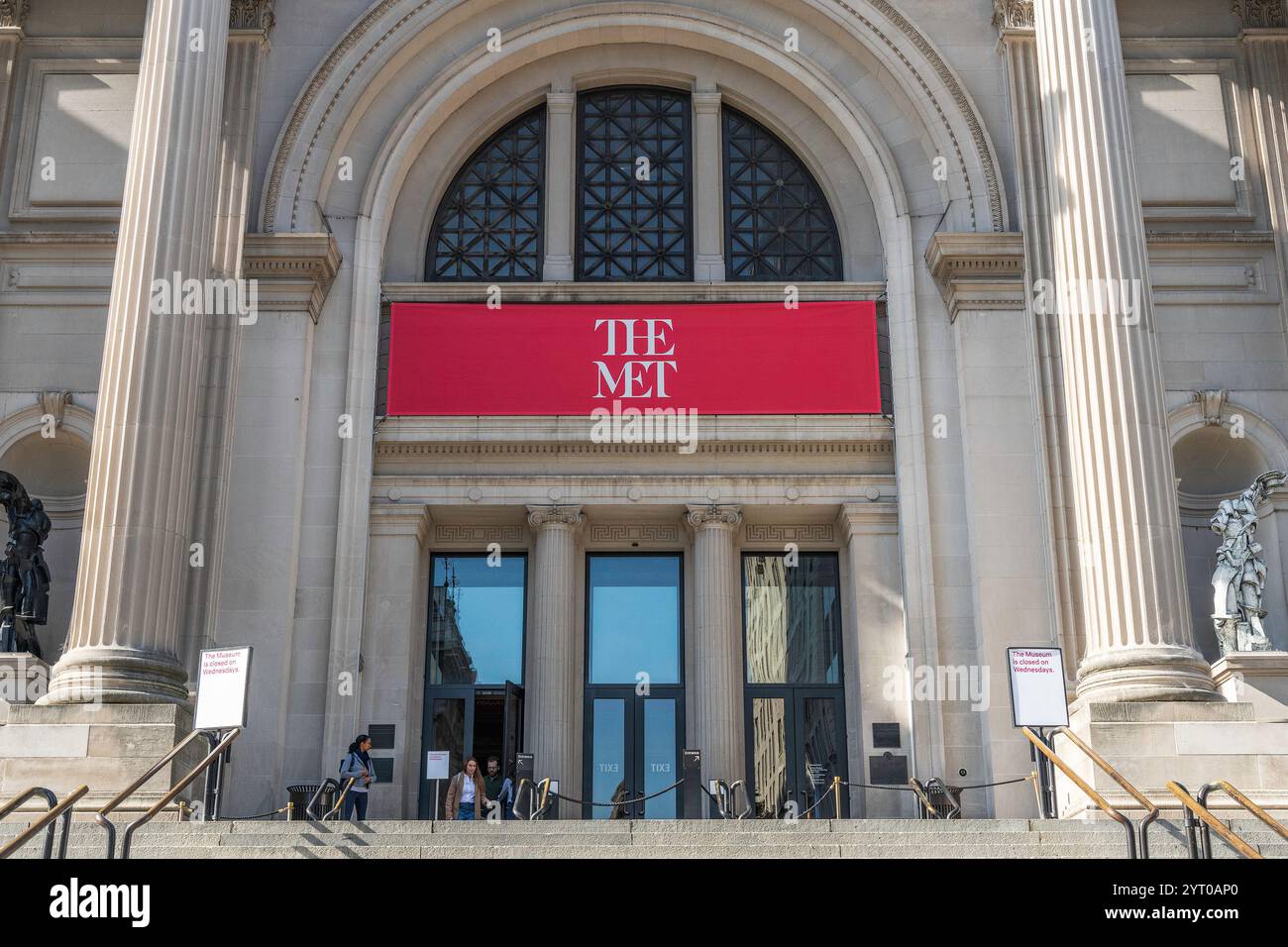 New York, New York, USA – 30 ottobre 2024: Esterno del Metropolitan Museum of Art sulla Fifth Avenue di Manhattan a New York, New York, USA. Anche kn Foto Stock