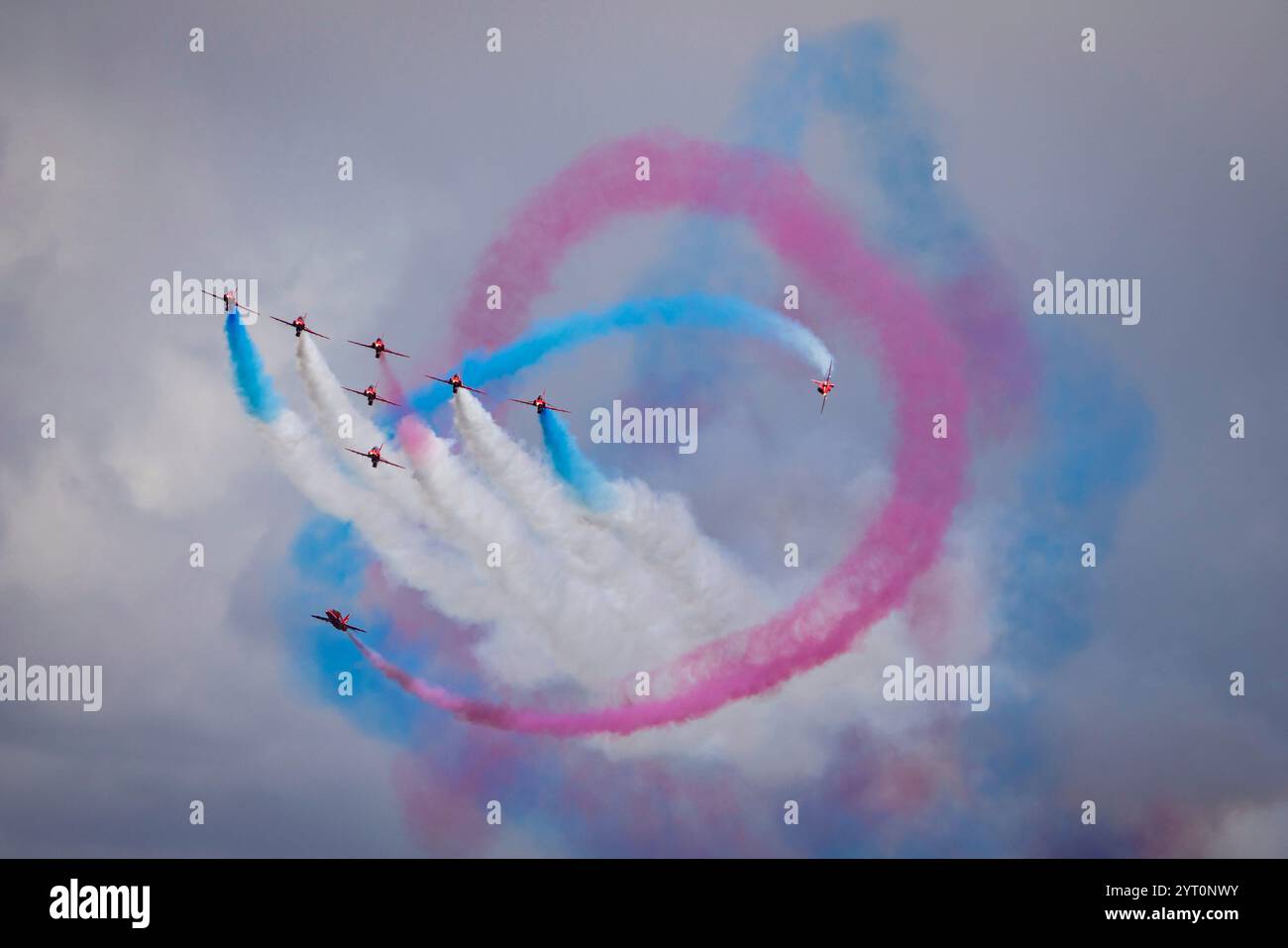 Le frecce rosse eseguono una mostra aerea al Teignmouth Air Show, Devon, Inghilterra. Estate (luglio) 2024. Foto Stock