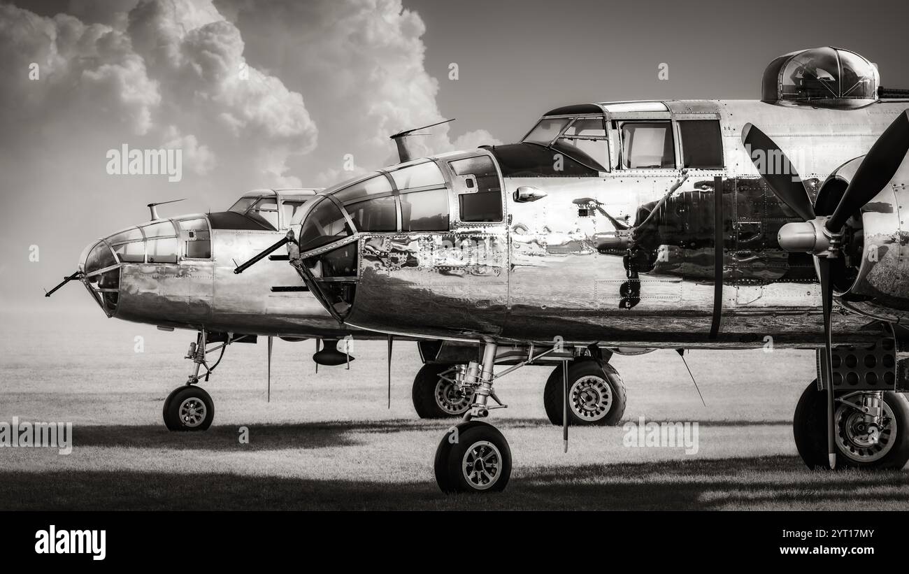 aerei da bombardiere americani contro un cielo drammatico Foto Stock