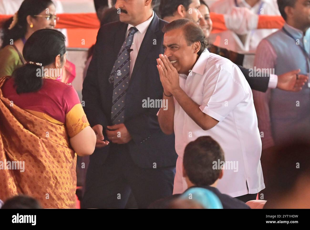 MUMBAI, INDIA - 5 DICEMBRE: Mukesh Ambani, durante la cerimonia di giuramento del Maharashtra cm Devendra Fadnavis ad Azad Maidan il 5 dicembre 2024 a Mumbai, India. La cerimonia si è svolta due settimane dopo l'annuncio dei risultati delle elezioni dell'assemblea il 23 novembre. Questo sarà il terzo incarico di Devendra Fadnavis come primo ministro del Maharashtra. Eknath Shinde e Ajit Pawar si unirono al Mahayuti 2,0 come deputati di Fadnavis. Il Mahayuti ha vinto 230 seggi dell'Assemblea su 288 nelle elezioni. (Foto di Anshuman Poyrekar/Hindustan Times/Sipa USA) Foto Stock