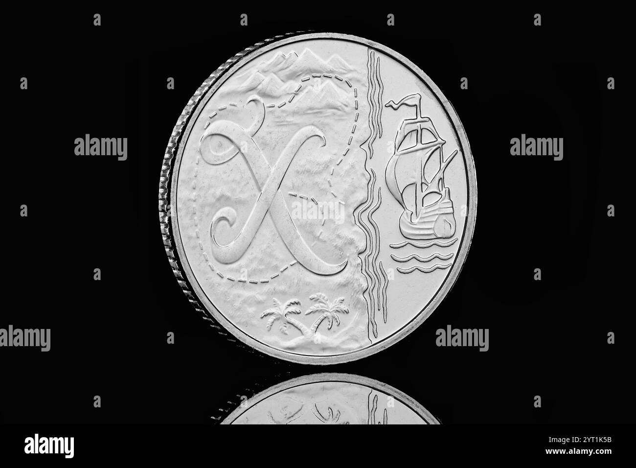 La lettera X raffigurata su una delle collezioni di monete da 10 penny da 2018 A a Z della Gran Bretagna. X è per X segna il punto su una mappa del tesoro. Foto Stock
