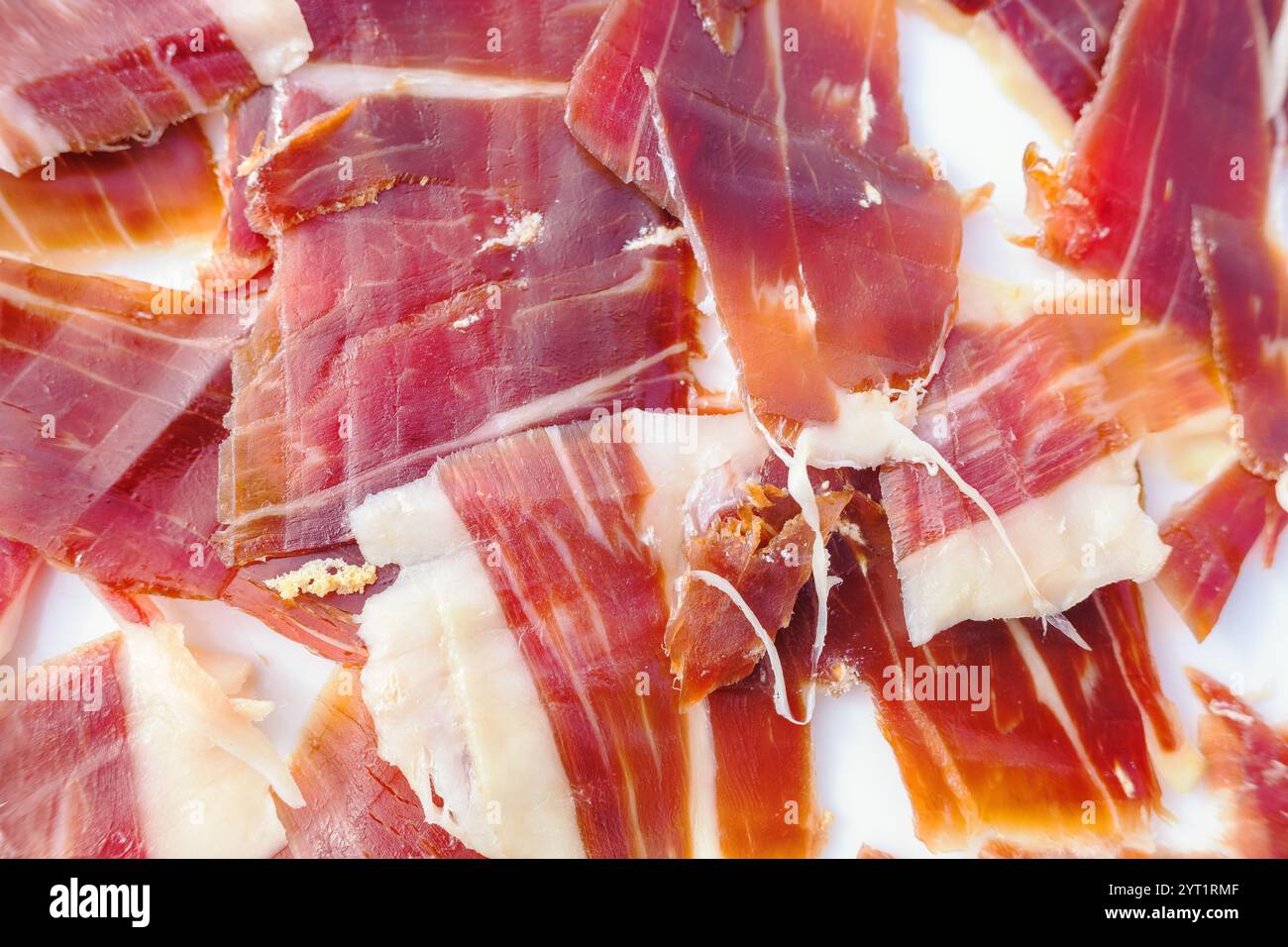 fette di prosciutto iberico stagionato alimentato a ghiande, vista ravvicinata. Squisita fette di prosciutto iberico, vista dettagliata Foto Stock