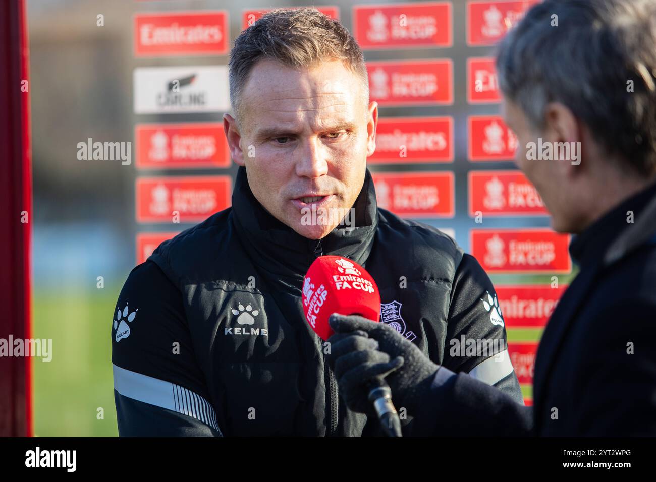 Matt Taylor post-match intervista dopo la partita di fa Cup tra Wealdstone FC e Wycombe Wanderers 30/11/24 Foto Stock