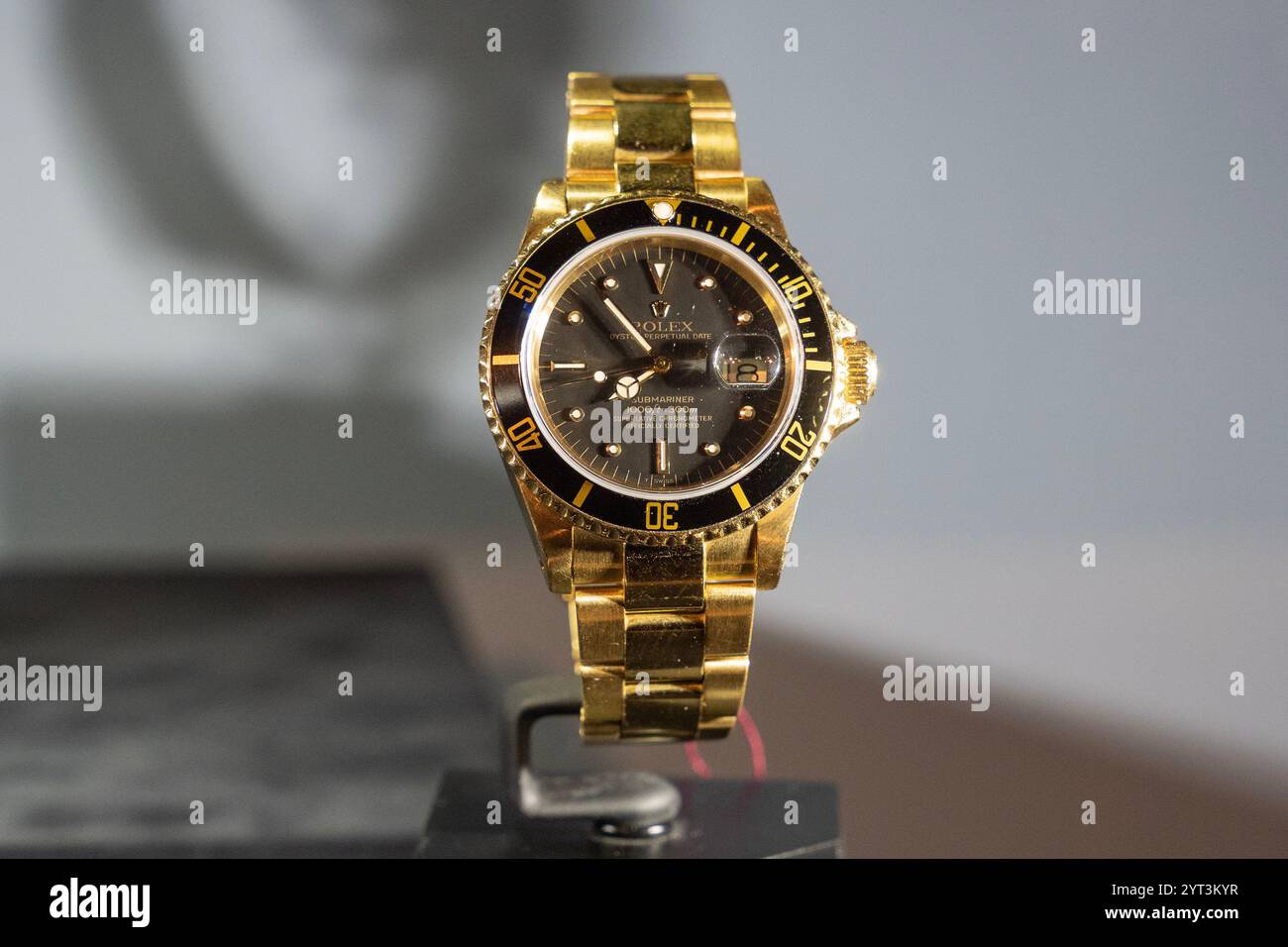 New York, Stati Uniti. 5 dicembre 2024. Rolex Submariner "Nipple di" di proprietà e indossato da al Giddings in mostra durante l'anteprima stampa di vendita di lusso di Sotheby a New York il 5 dicembre 2024. (Foto di Lev Radin/Sipa USA) credito: SIPA USA/Alamy Live News Foto Stock