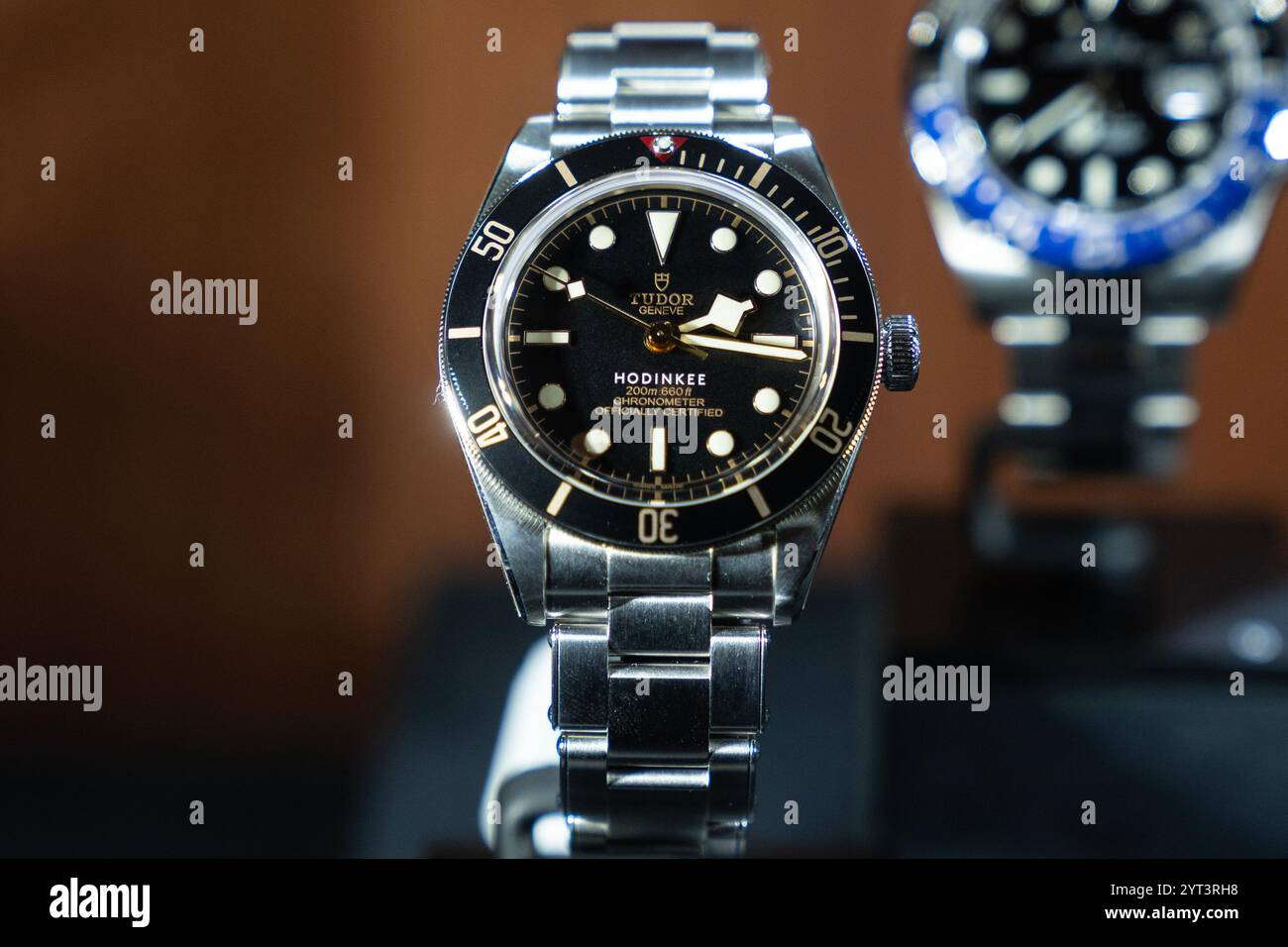 New York, Stati Uniti. 5 dicembre 2024. The GOAT Collection: Watches & Treasures from Tom Brady - Hodinkee Tudor Black Bay guarda in mostra durante l'anteprima stampa di vendita di lusso di Sotheby a New York il 5 dicembre 2024. (Foto di Lev Radin/Sipa USA) credito: SIPA USA/Alamy Live News Foto Stock