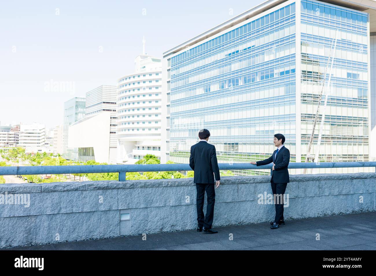 Imprenditore avente una conversazione Foto Stock