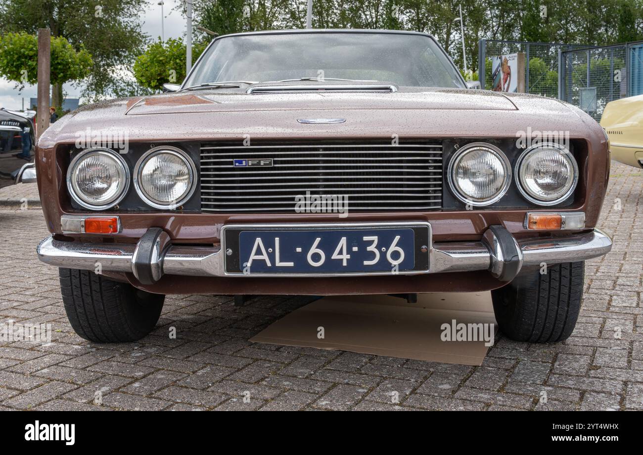 Lelystad, Paesi Bassi, 16.06.2024, vista frontale della Grand Touring car d'epoca Jensen Interceptor dal 1968 al National Old timer Day Foto Stock