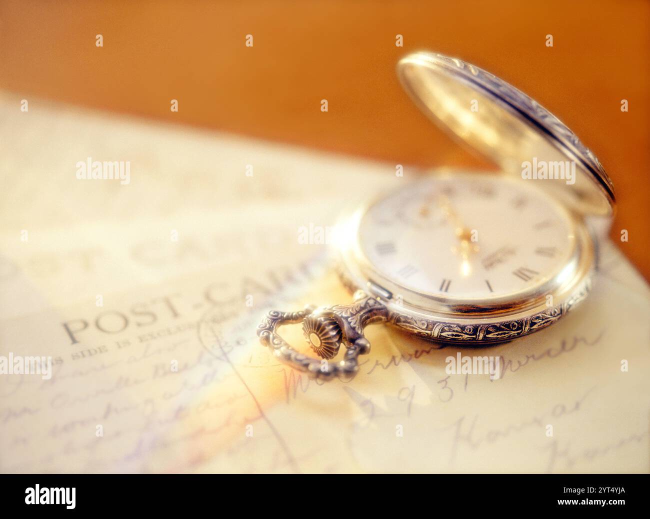 Orologi da tasca e cartoline Foto Stock