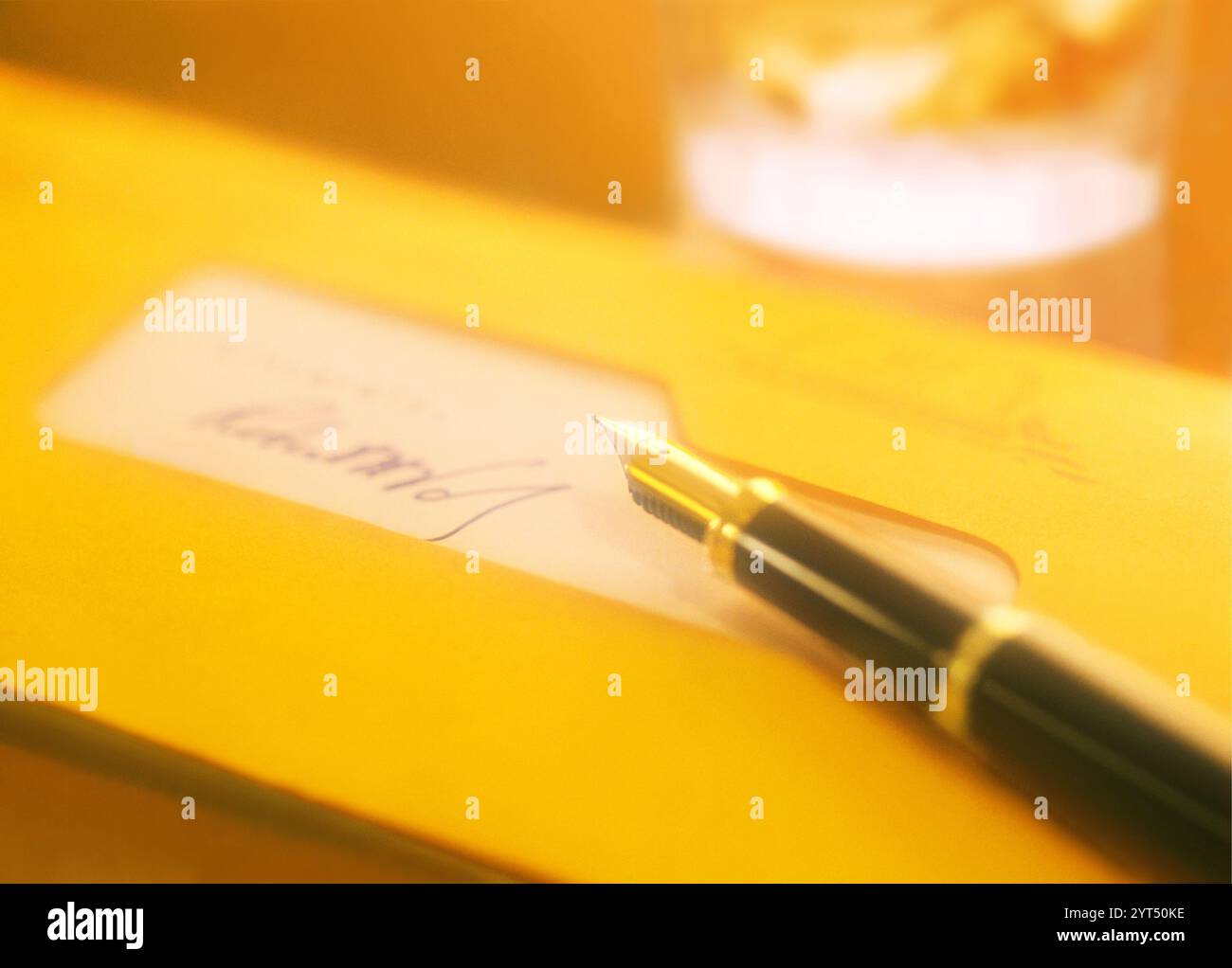 Penna stilografica e lettera Foto Stock