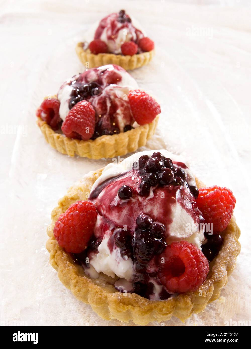 Ciotole di gelato in crosta di pasticceria Foto Stock