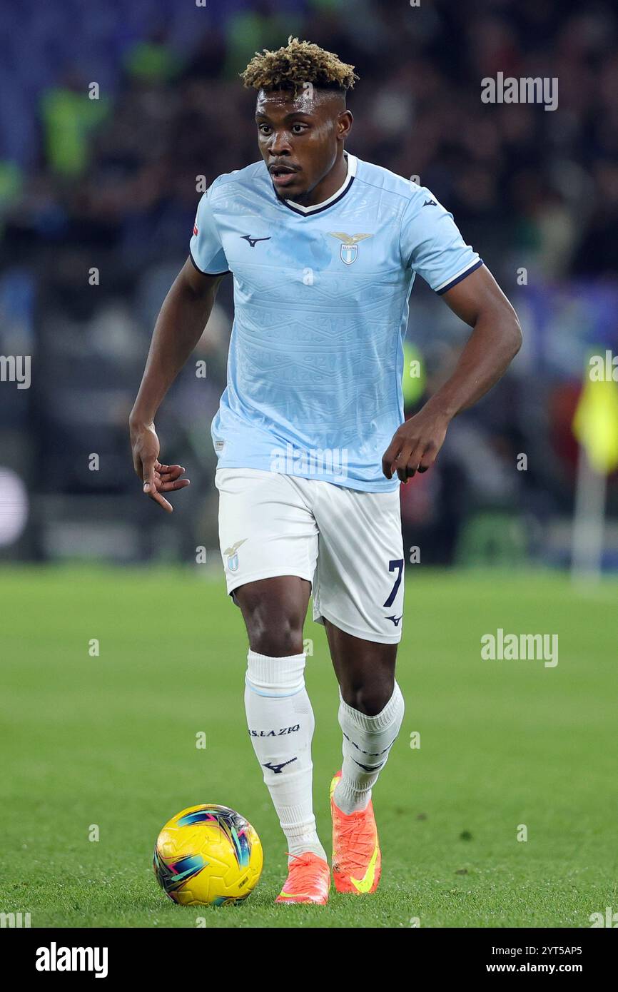 Roma, Italia. 5 dicembre, 2024. Fisayo Dele-Bashiru della Lazio in azione durante la Coppa Italia, turno dei 16 incontri di calcio tra SS Lazio A. Foto Stock