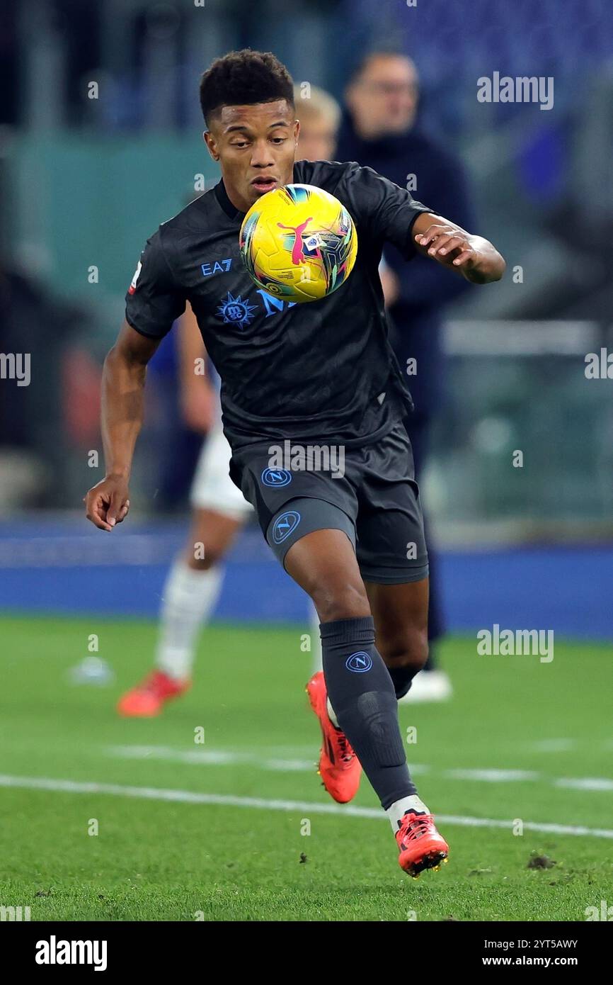 Roma, Italia. 5 dicembre, 2024. Cyril Ngonge del Napoli in azione durante la Coppa Italia, turno delle 16 partite di calcio tra SS Lazio e SSC Foto Stock