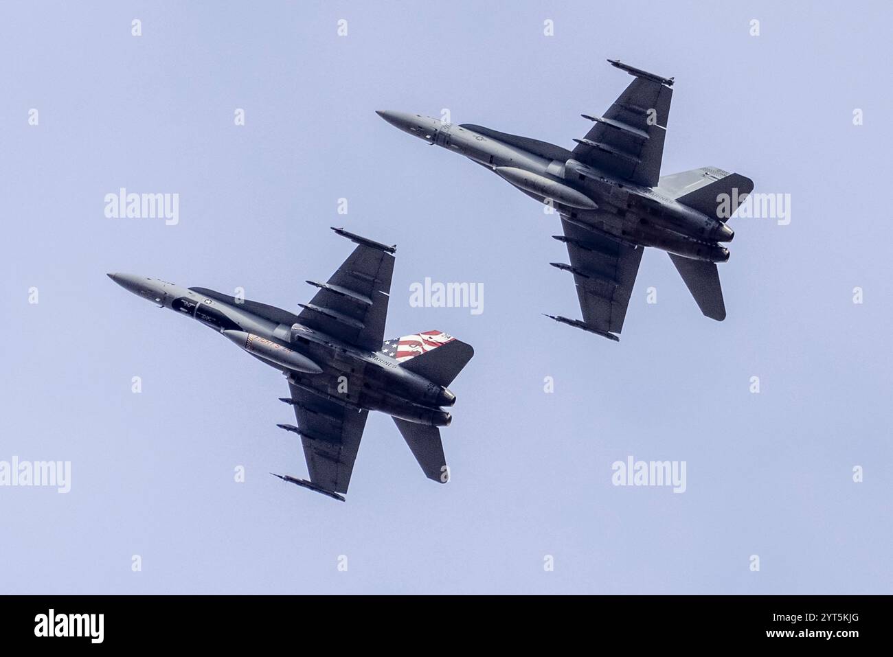 US Marine Corps F/A-18 Hornet Aircraft con Marine Fighter Attack Squadron (VMFA) 312, Marine Aircraft Group 12, 1st Marine Aircraft Wing sorvolano M Foto Stock