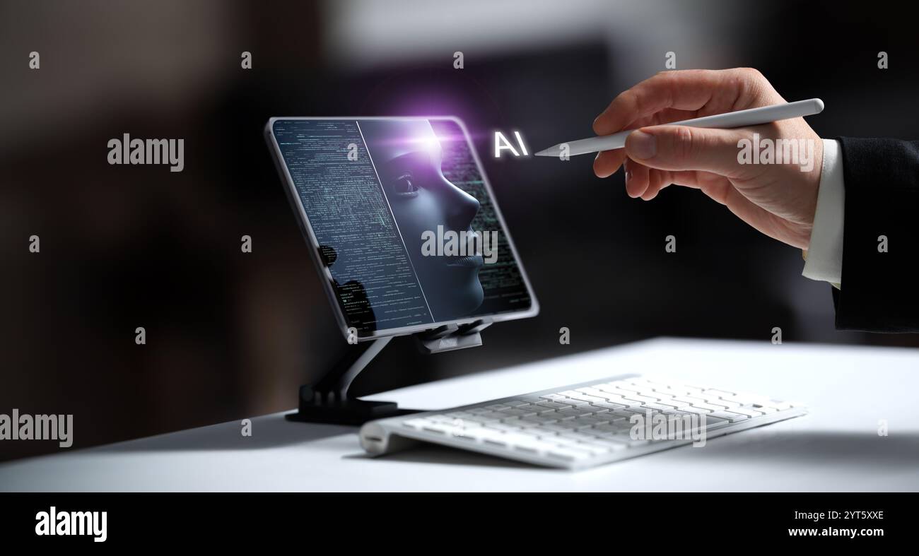 Un uomo d'affari si avvicina con uno stilo a un tablet, da cui emergono una testa olografica di intelligenza artificiale e un'icona di intelligenza artificiale. Questa immagine rappresenta l'integrazione Foto Stock