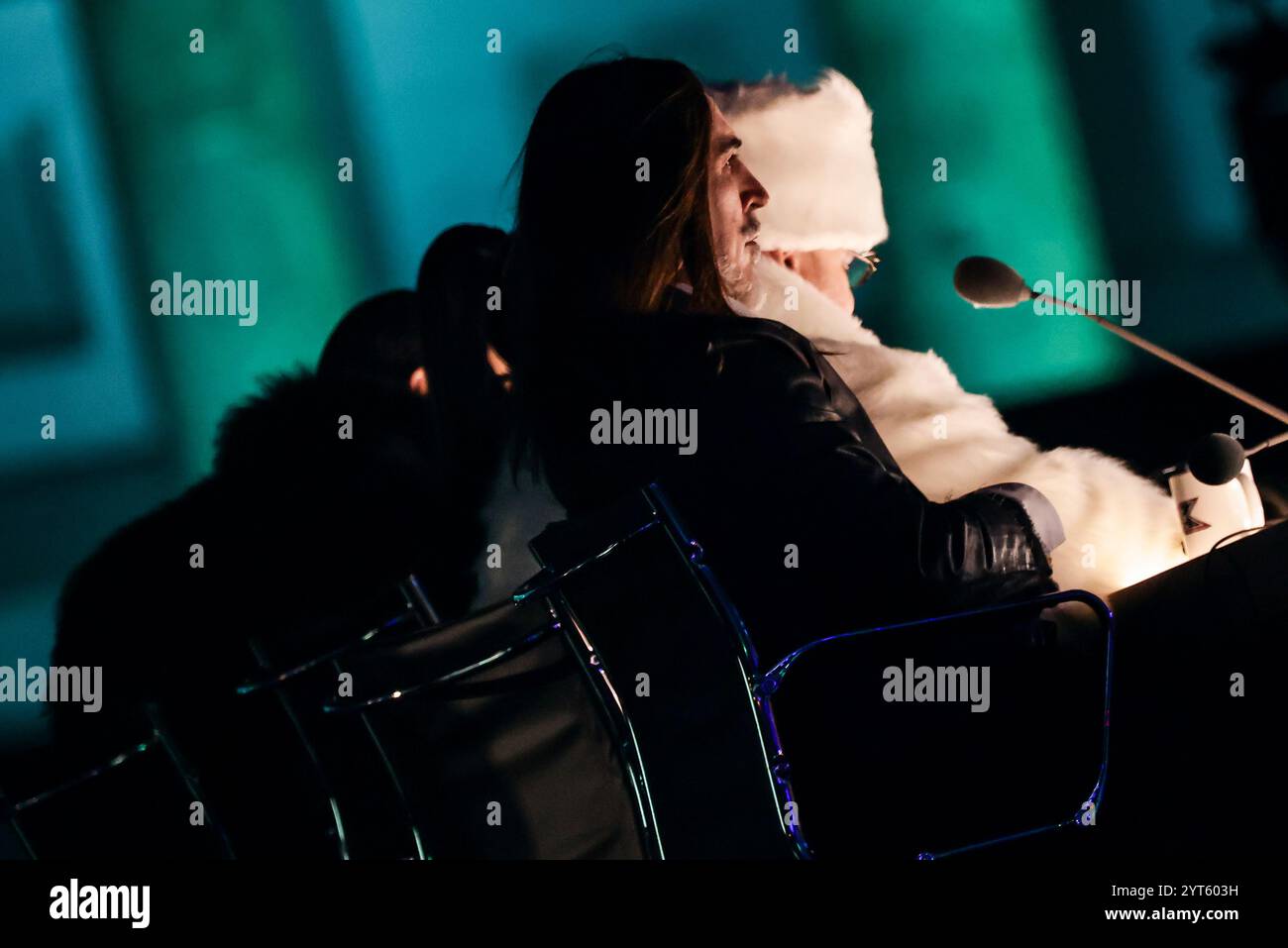 Manuel Agnelli durante lo spettacolo finale di X Factor in Piazza del Plebiscito a Napoli il 5 dicembre 2024 (foto di Alessandro Garofalo/LaPresse) crediti: LaPresse/Alamy Live News Foto Stock