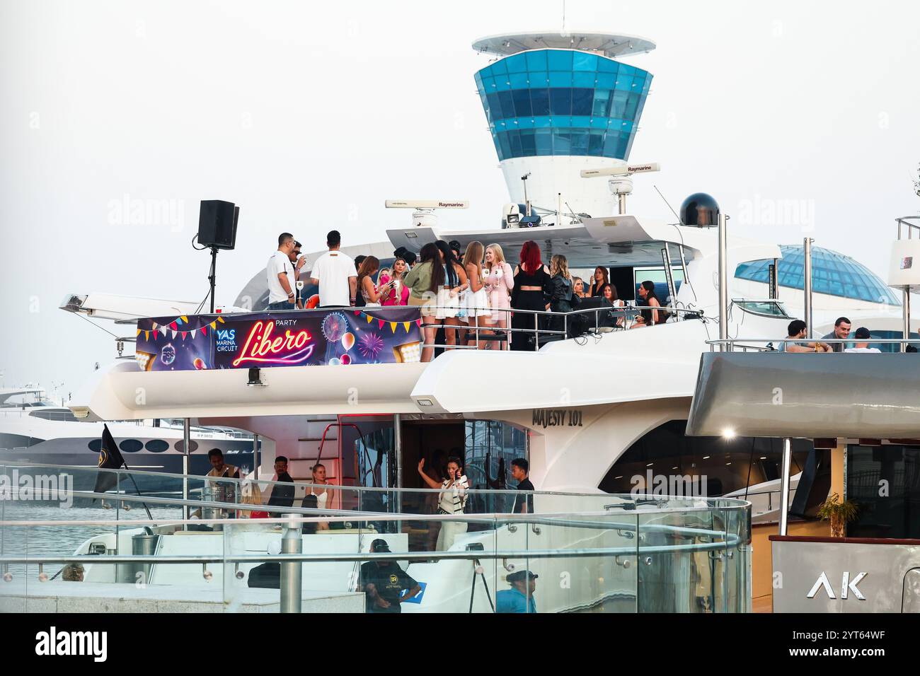 Abu Dhabi, Emirati Arabi Uniti. 6 dicembre 2024. Tifosi in barca durante il Gran Premio di Formula 1 Etihad Airways Abu Dhabi 2024, 24° round del Campionato del mondo di Formula 1 2024 dal 6 all'8 dicembre 2024 sul circuito Yas Marina, ad Abu Dhabi, Emirati Arabi Uniti. Credito: Agenzia fotografica indipendente/Alamy Live News Foto Stock