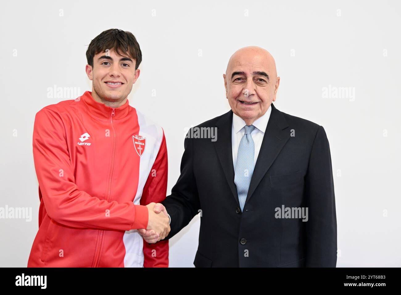 Monza, Italia. 6 dicembre 2024. Leonardo Colombo di AC Monza estende il suo contratto con AC Monza con Adriano Galliani presso il Centro sportivo Silvio e Luigi Berlusconi-Monzello a Monza, Italia - venerdì 6 dicembre 2024. Sport - calcio (foto AC Monza/LaPresse di Studio Buzzi) credito: LaPresse/Alamy Live News Foto Stock