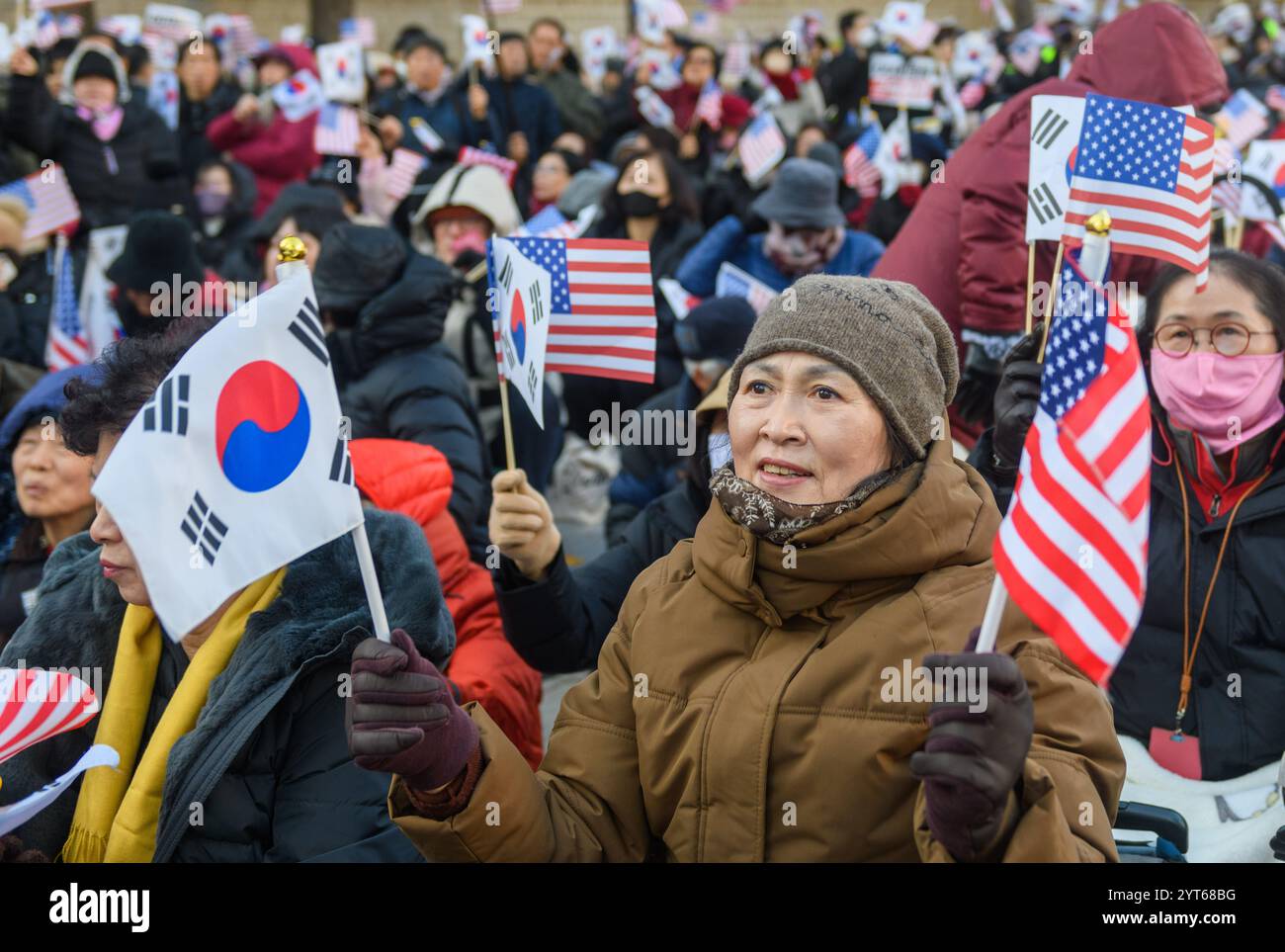 Seoul, Corea del Sud. 6 dicembre 2024. I manifestanti conservatori che sostengono il presidente sudcoreano Yoon Suk Yeol organizzano una manifestazione contro i membri del partito dell'opposizione a Seoul. (Foto di Kim Jae-Hwan/SOPA Images/Sipa USA) credito: SIPA USA/Alamy Live News Foto Stock