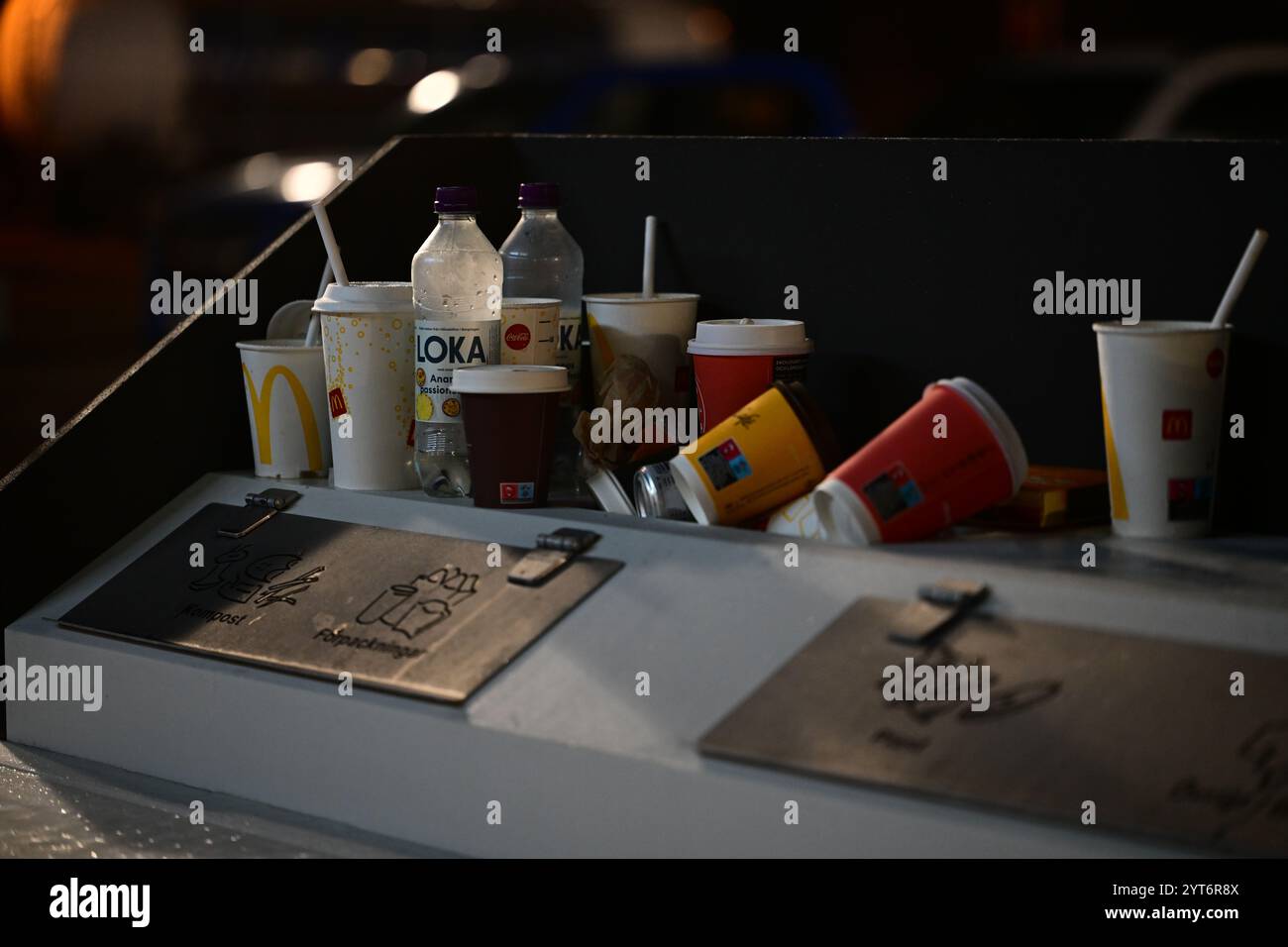 Örkelljunga, Skåne, Svezia. 1° dicembre 2024. McDonalds può fare la spazzatura. Foto Stock