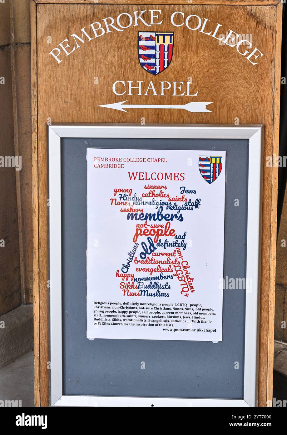 Nota fuori dalla cappella del Pembroke College, Università di Cambridge, Inghilterra. Foto Stock