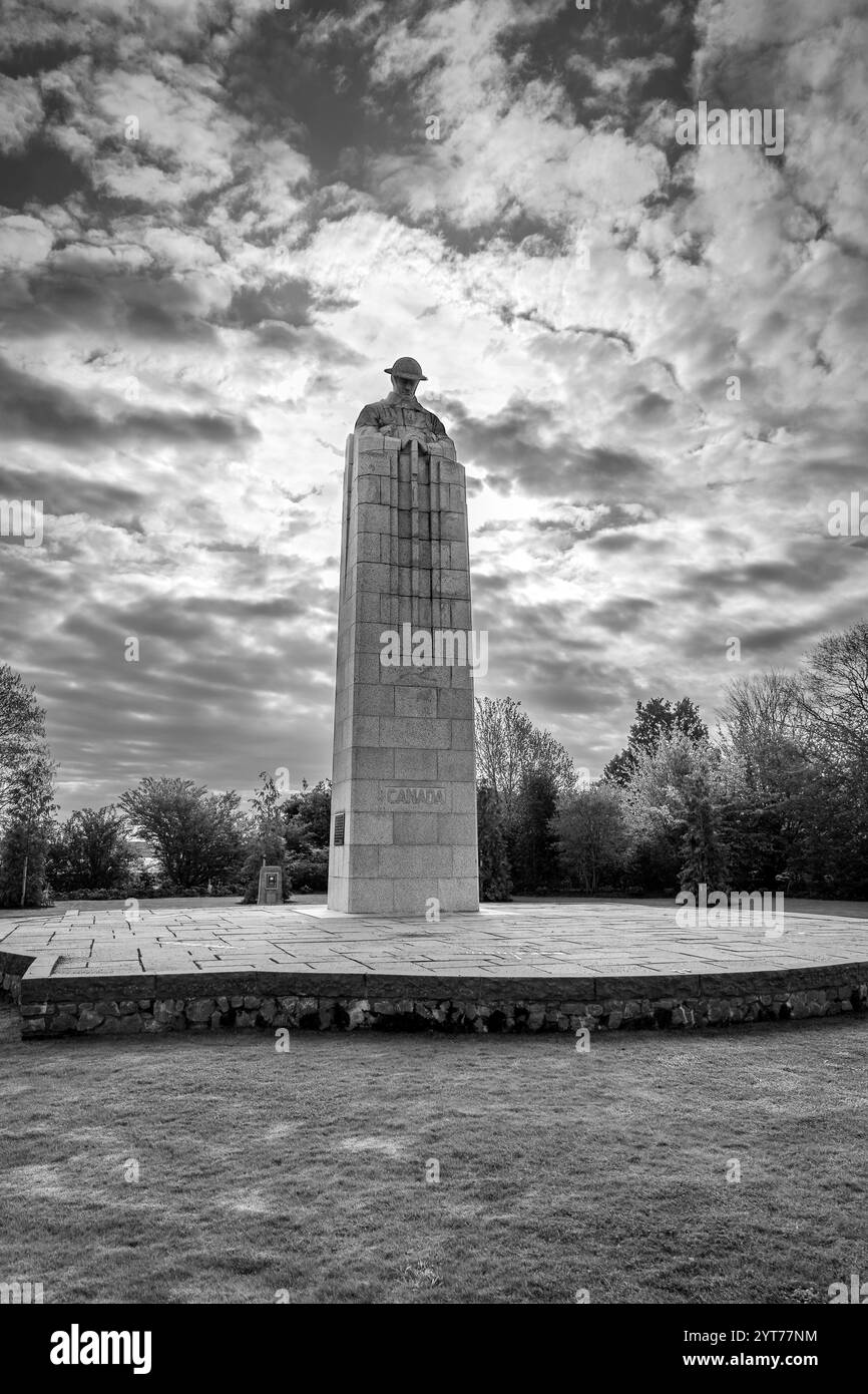 Langemark-Poelkapelle, il soldato spietato, anche Saint Julien Memorial, è un memoriale di guerra canadese in onore della prima Divisione canadese in un piccolo parco commemorativo nel villaggio di Saint-Julien, nella regione di Westhoek intorno a Ypres Foto Stock