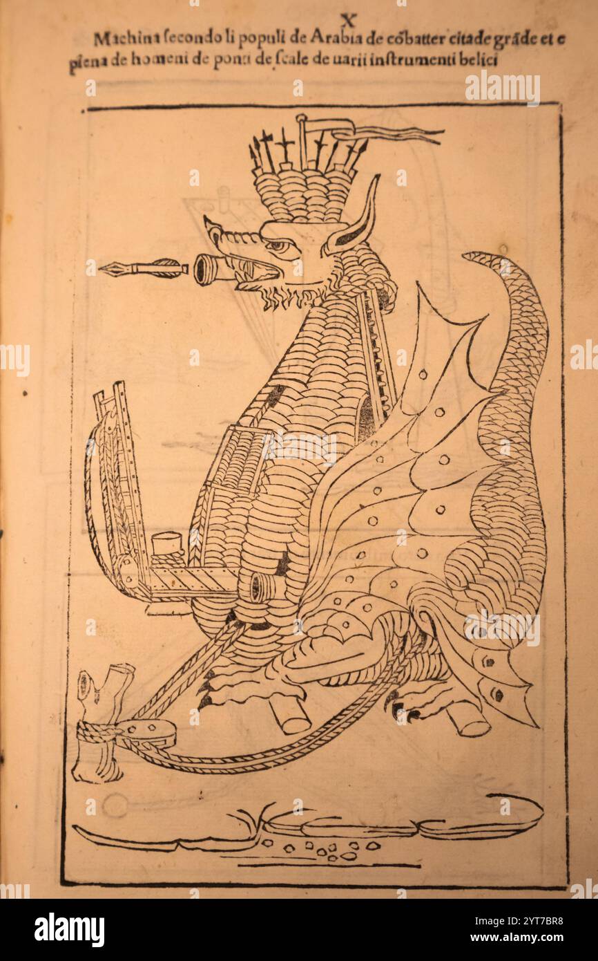 Torino, Italia - 30 aprile 2024. Antico libro De Re militari di Roberto Valturio, 1483. Compendio di teorie militari dell'antichità. Foto Stock
