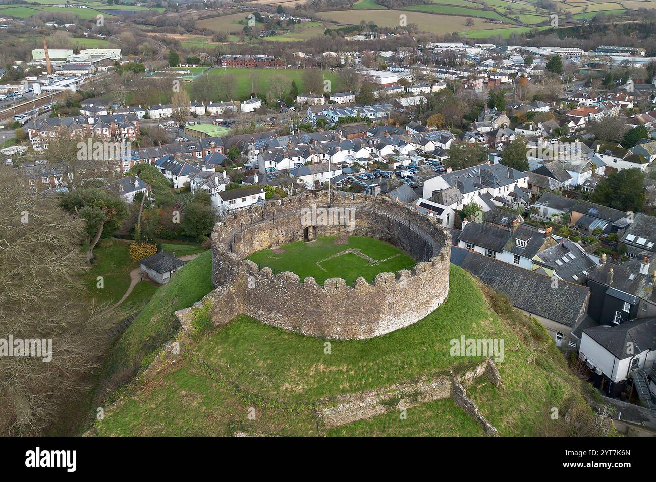 Vista generale del castello di Totnes, Totnes, South Hams, Devon, Regno Unito. Il castello è di costruzione motte e Bailey ed è stato costruito 900 anni fa durante il No Foto Stock