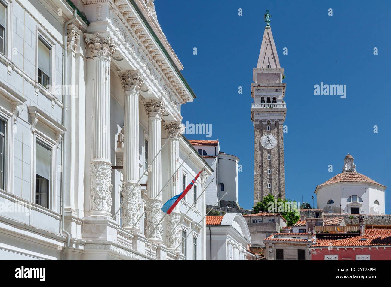 Piazza Tartini con la Cattedrale di San Giorgio, Pirano, Istria, Slovenia Foto Stock