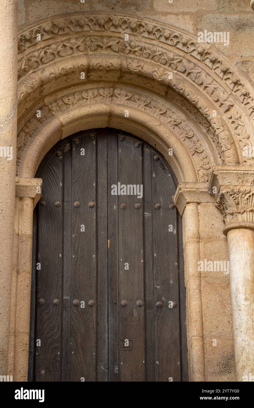 Monastero di Santa María de Carracedo, galleria "Mirador de la Reina" con tre archi, X secolo, Carracedo del Monasterio, regione di El Bierzo, castello Foto Stock