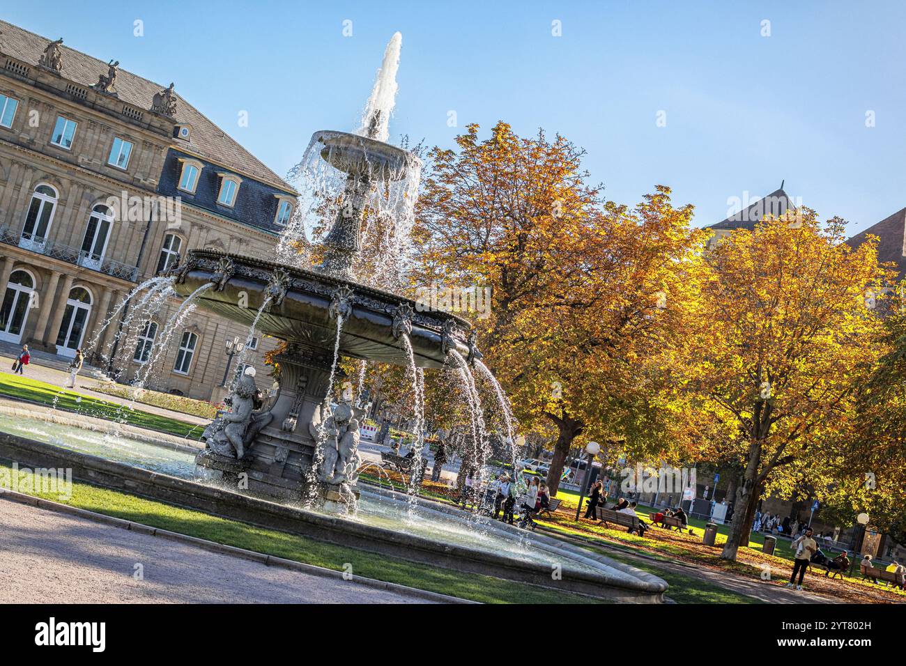 Schlossplatz in autunno. Stoccarda, Baden-Württemberg, Germania. Foto Stock