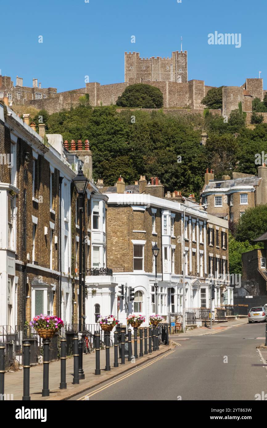 Inghilterra, Kent, dover, Castle Street e dover Castle Foto Stock
