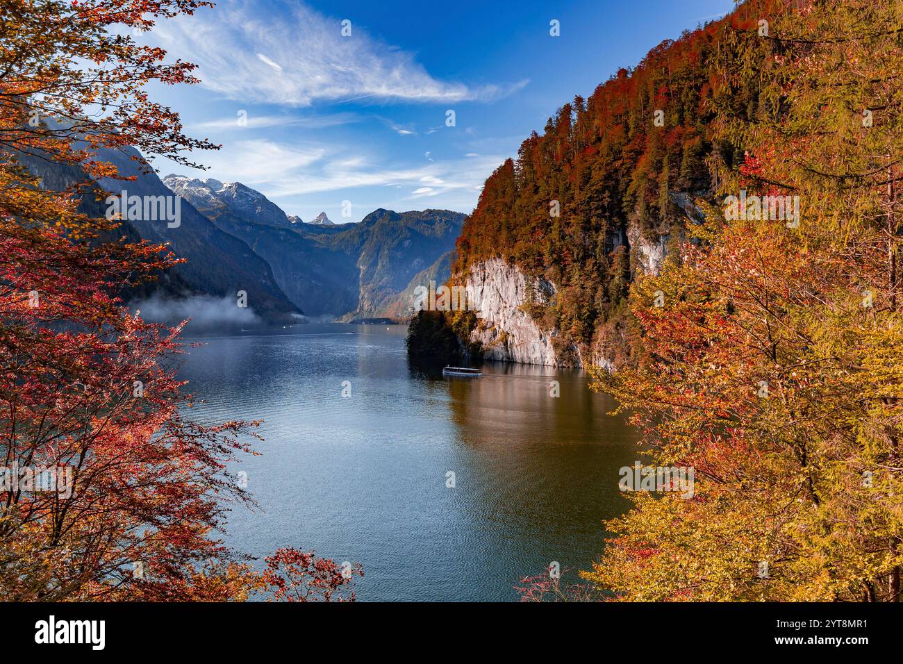 Vista da Malerwinkel sul Königssee nella Terra di Berchtesgadener, Baviera, Germania. Foto Stock