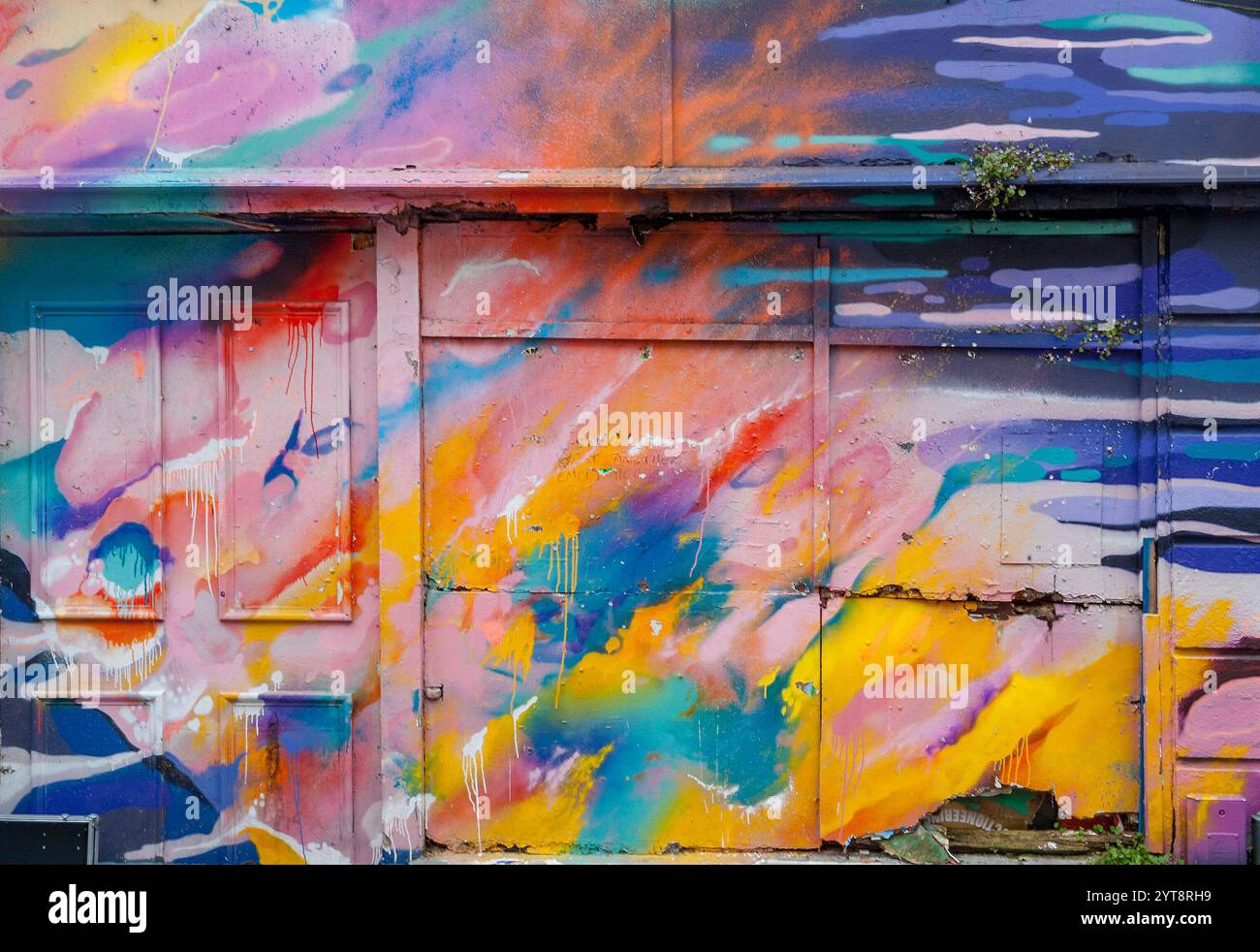 Facciata in legno colorato dipinto Foto Stock