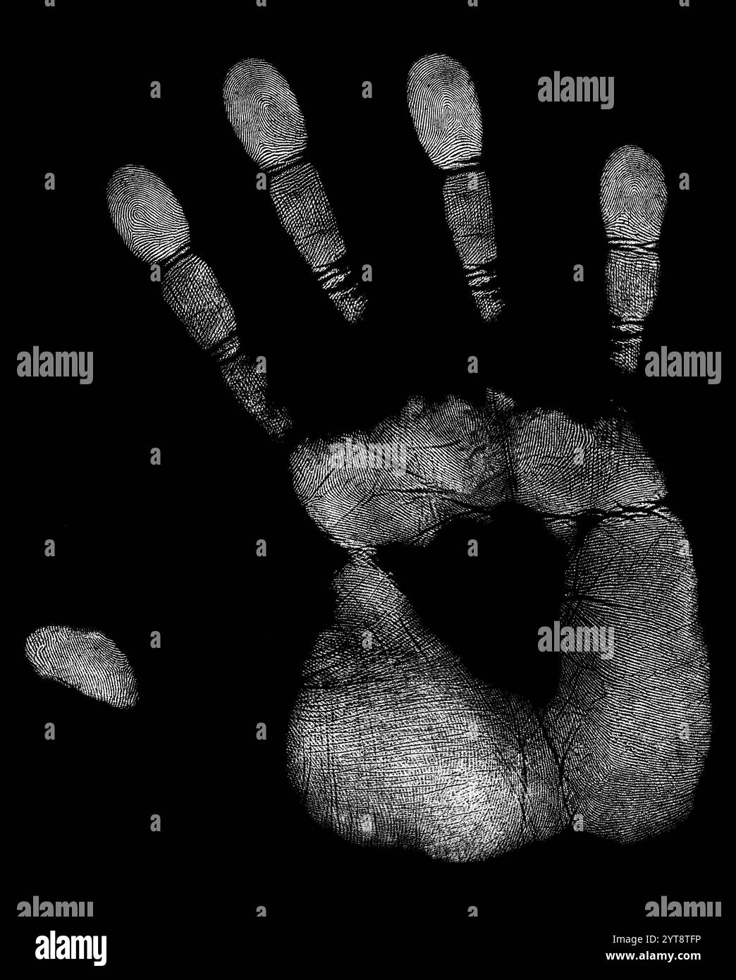Un'impronta bianca di una mano destra sul retro nero Foto Stock