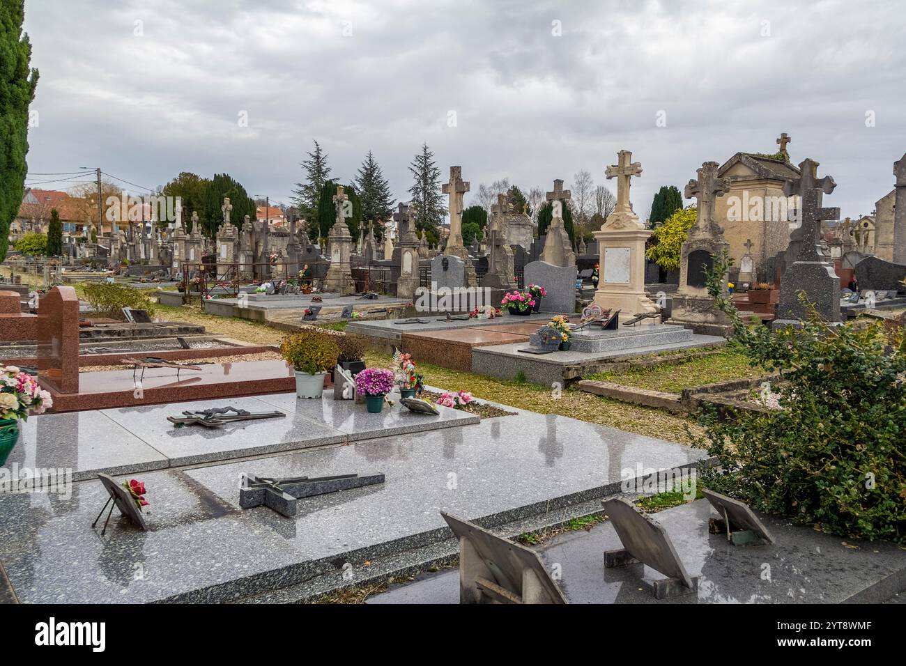 Impressioni al cimitero di Verdun, una grande città nel dipartimento della Mosa nel Grand Est, nel nord-est della Francia. È noto per aver dato il nome a una grande battaglia della prima guerra mondiale. Foto Stock