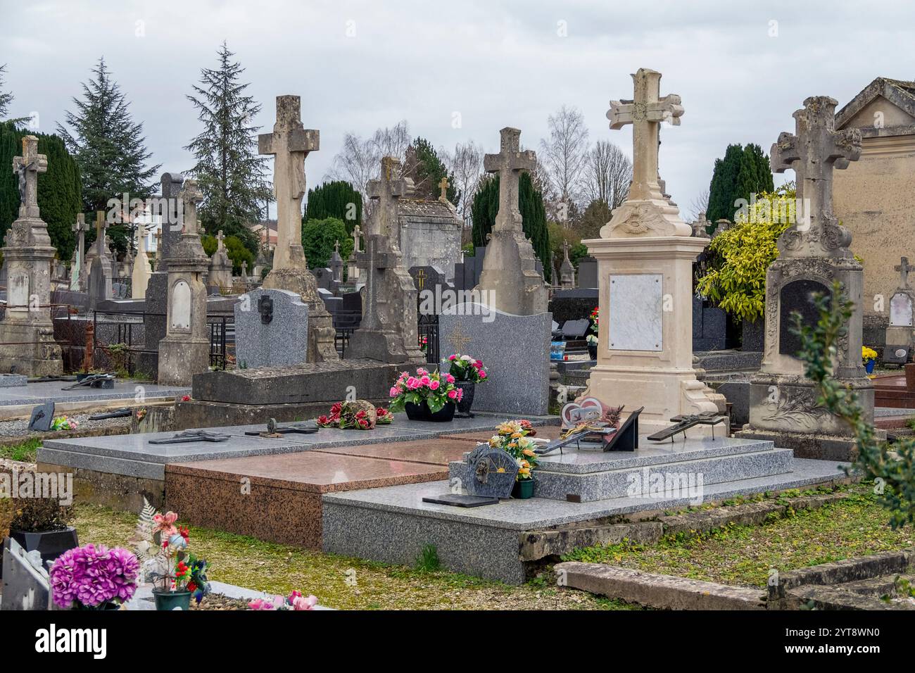 Impressioni al cimitero di Verdun, una grande città nel dipartimento della Mosa nel Grand Est, nel nord-est della Francia. È noto per aver dato il nome a una grande battaglia della prima guerra mondiale. Foto Stock