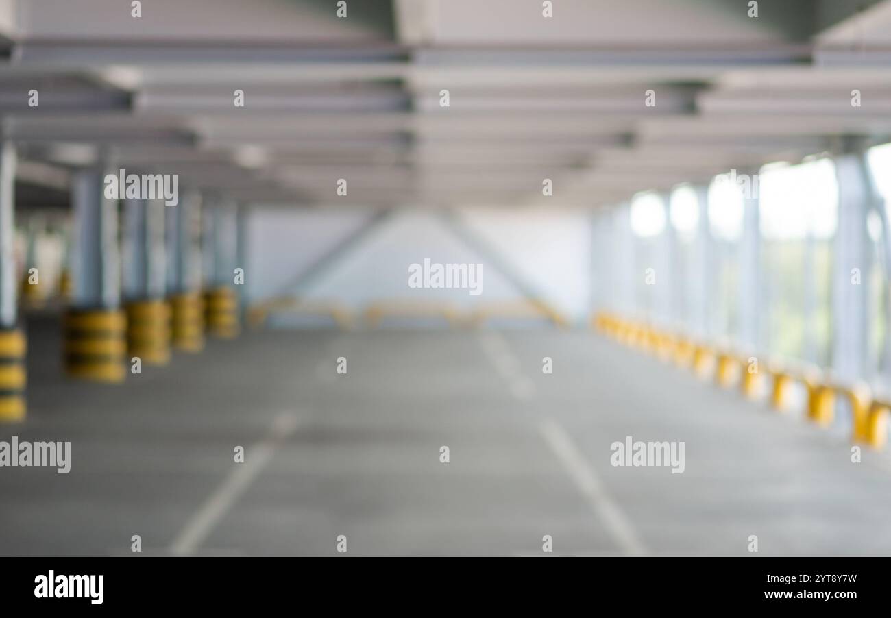 Immagine sfocata di un garage vuoto. Riduzione della vista prospettica dell'interno di un garage vuoto. Foto Stock
