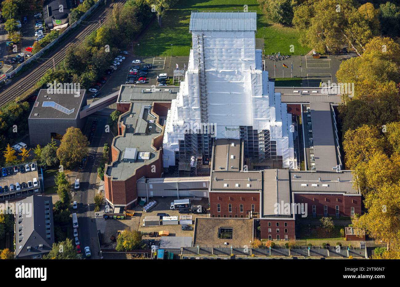 Vista aerea, Museo minerario tedesco Bochum con cantiere e ristrutturazione della torre tortuosa coperta, punto di riferimento e vista, Hofstede, Bochum, Ruh Foto Stock