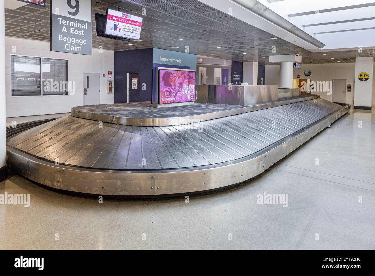 Area ritiro bagagli vuoti, aeroporto internazionale di Philadelphia, Philadelphia Pennsylvania USA Foto Stock