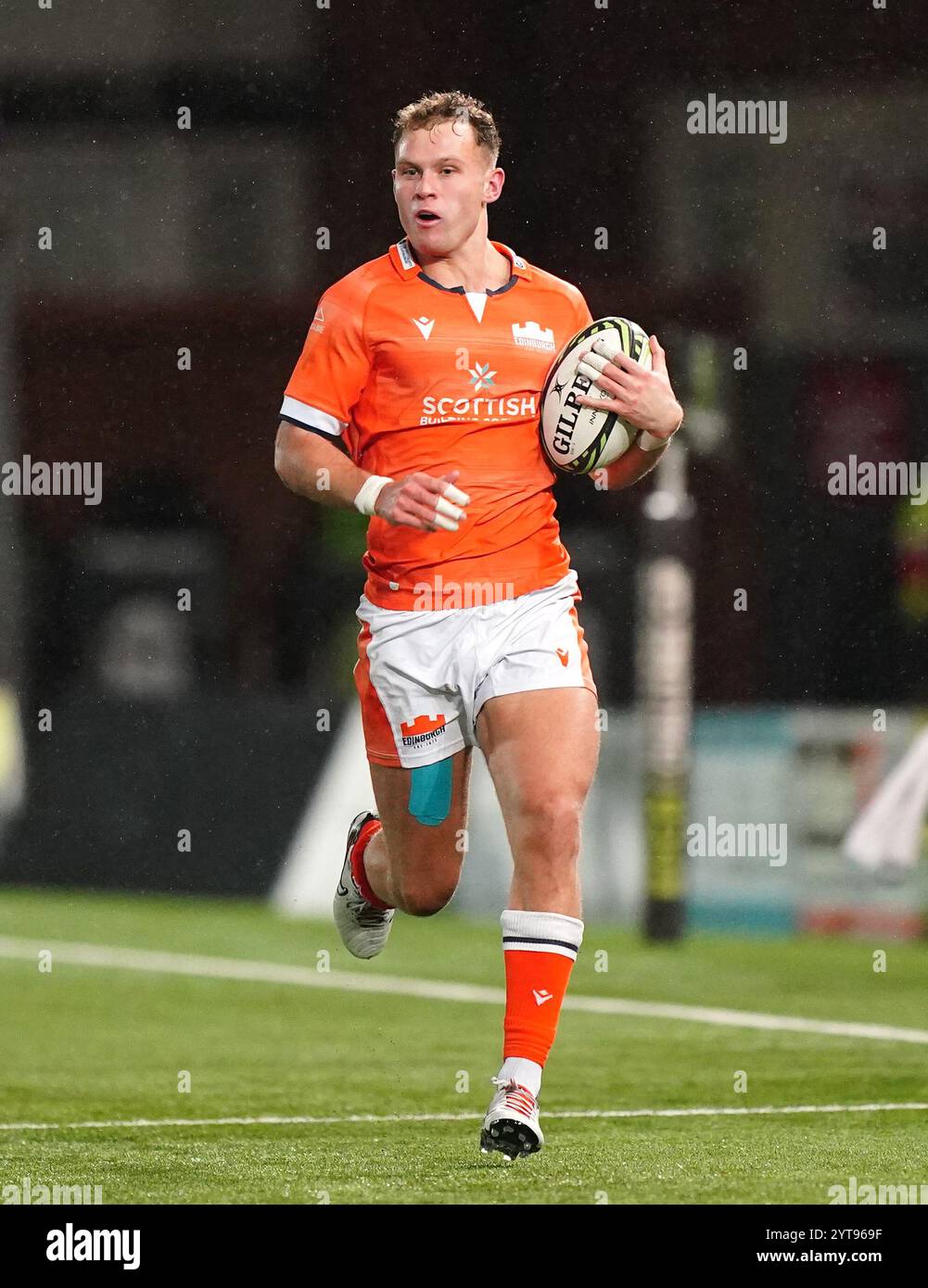 Nathan Sweeney di Edimburgo durante la partita della Challenge Cup al Kingsholm Stadium di Gloucester. Data foto: Venerdì 6 dicembre 2024. Foto Stock