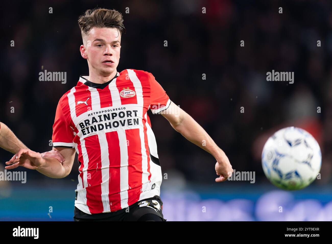 Eindhoven, Paesi Bassi. 6 dicembre 2024. EINDHOVEN, PAESI BASSI - 6 DICEMBRE: Matteo Dams del PSV in azione durante l'incontro olandese Eredivisie tra PSV e FC Twente al Philips Stadion il 6 dicembre 2024 a Eindhoven, Paesi Bassi. (Foto di Joris Verwijst/Orange Pictures) credito: Orange Pics BV/Alamy Live News Foto Stock