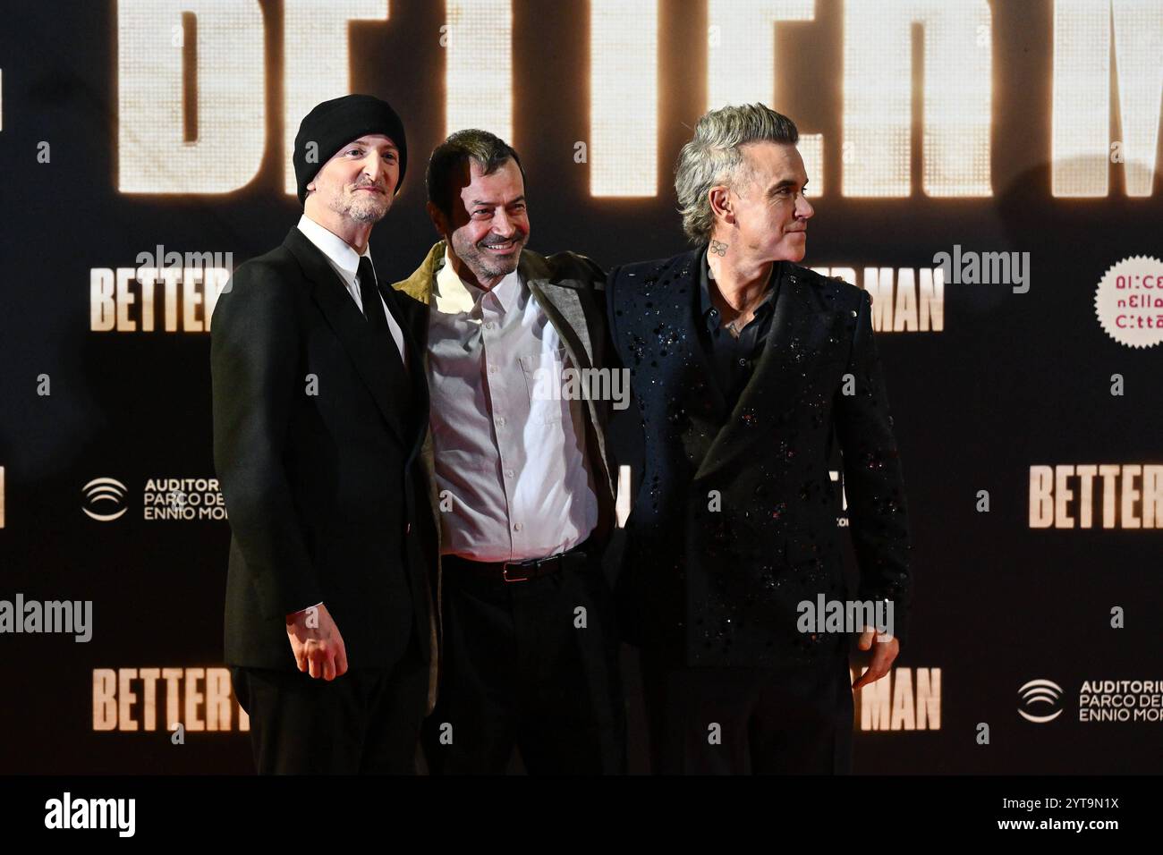 News - PHOTOCALL BETTER MAN con ROBBIE WILLIAMS Michael Gracey, Andrea Occhipinti e Robbie Williams partecipa alla prima di Better Man all'Auditorium Parco della musica il 6 dicembre 2024 a Roma. Roma Auditorium Parco della musica Ennio Morricone Italia Copyright: XDomenicoxCippitellix/xLiveMediax LPN 1638863 Foto Stock