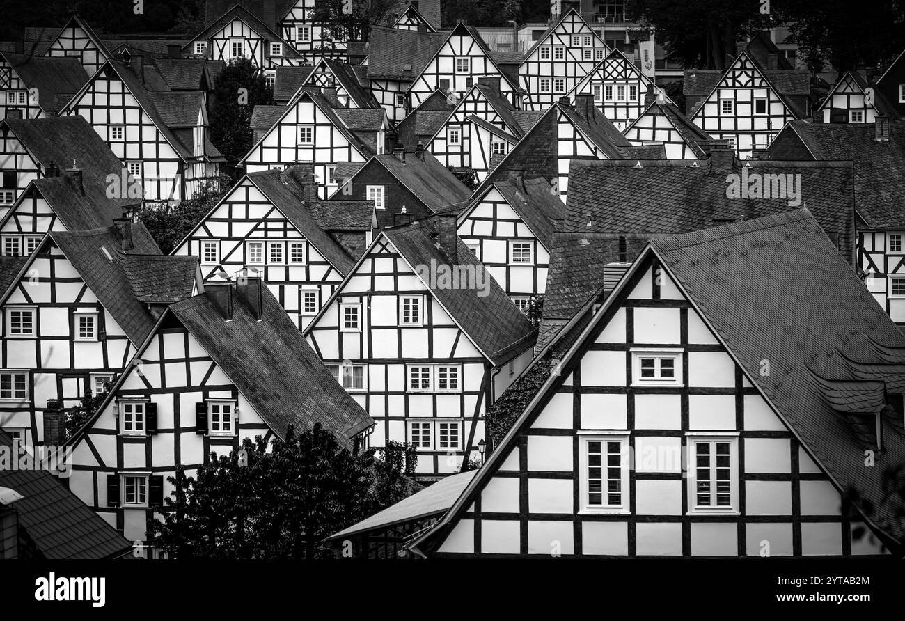 Freudenberg nel Siegerland con storiche case in legno, bianche e nere Foto Stock