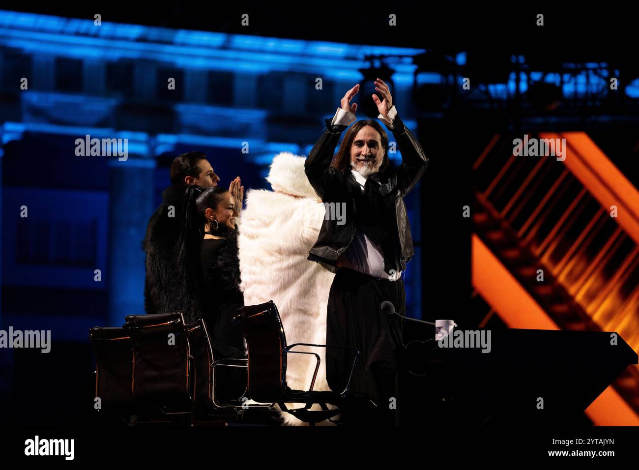 Napoli, Italia. 5 dicembre 2024. Il giudice di X Factor Manuel Agnelli ha visto durante l'ultima puntata dello show 'X Factor 2024' in Piazza Plebiscito a Napoli. (Foto di Francesco Cigliano/SOPA Images/Sipa USA) credito: SIPA USA/Alamy Live News Foto Stock