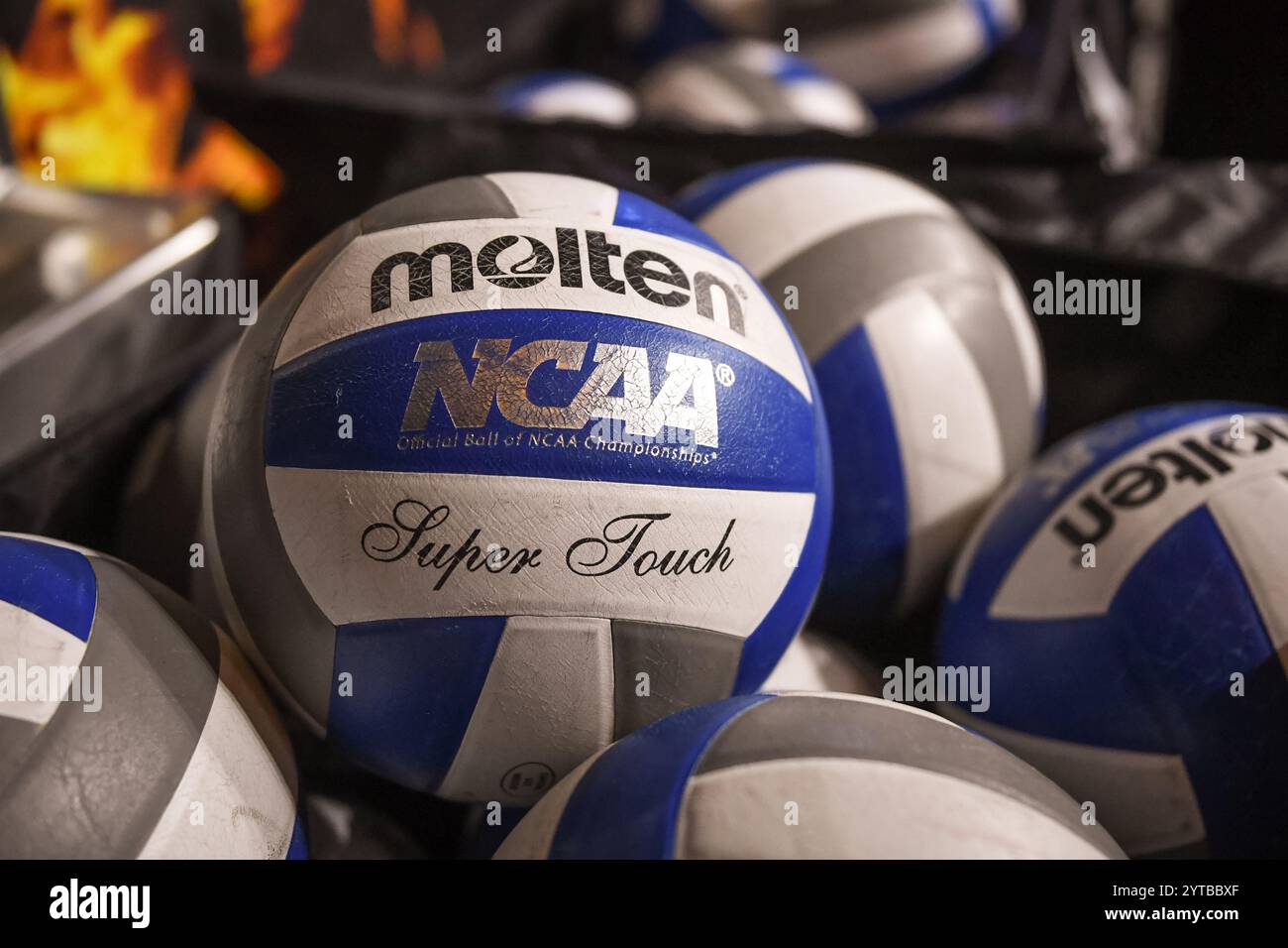 Un pallavolo della NCAA si trova in pile nel primo set della partita di pallavolo della NCAA contro i New Hampshire Wildcats a Tempe, Arizona, venerdì 6 dicembre 2024. L'Arizona State sconfisse il New Hampshire 3-0 (Thomas Fernandez/Image of Sport). Foto Stock