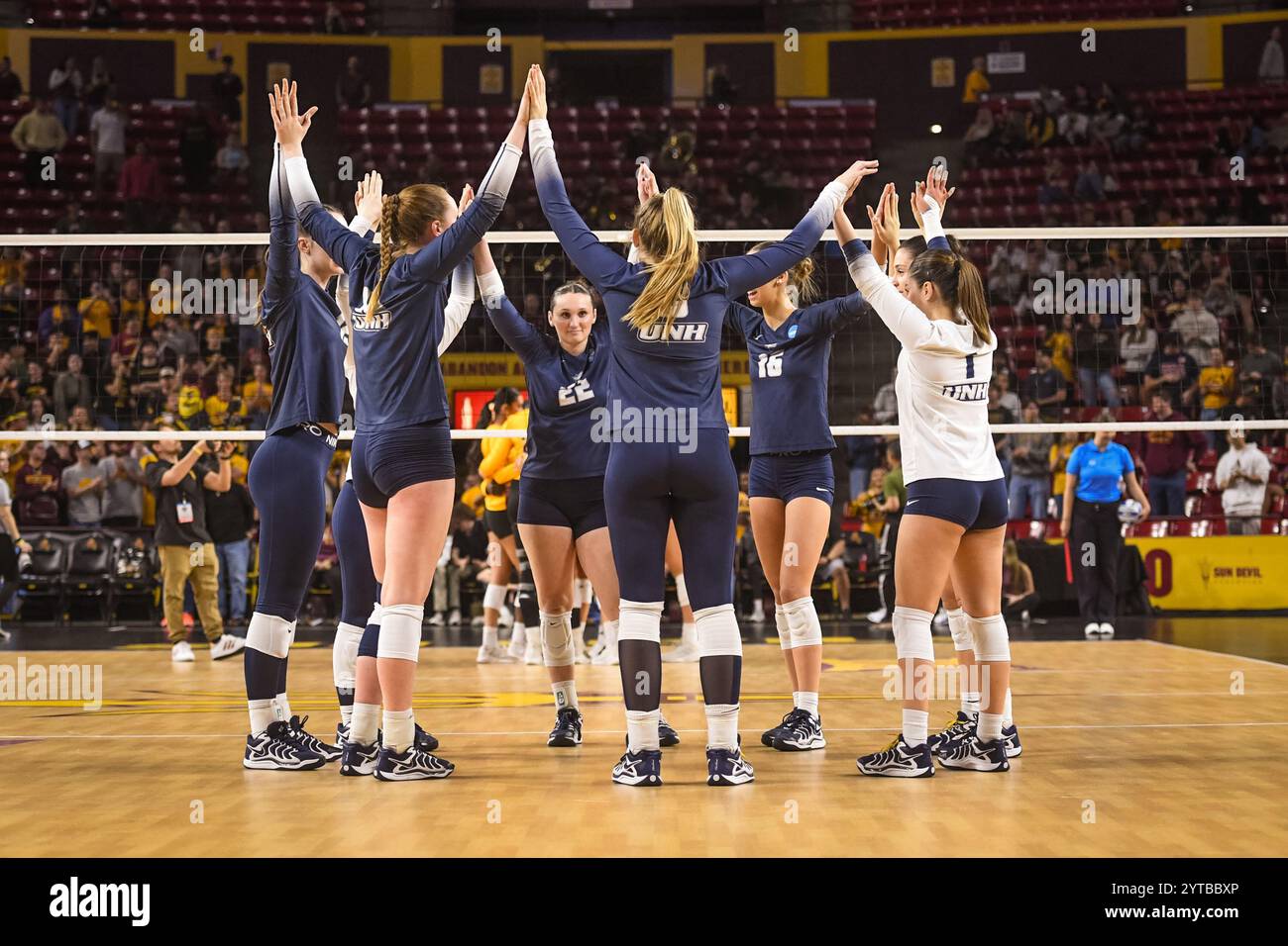 Il New Hampshire si riunisce nella prima serie della partita di pallavolo NCAA contro gli Arizona State Sun Devils a Tempe, Arizona, venerdì 6 dicembre 2024. L'Arizona State sconfisse il New Hampshire 3-0 (Thomas Fernandez/Image of Sport). Foto Stock