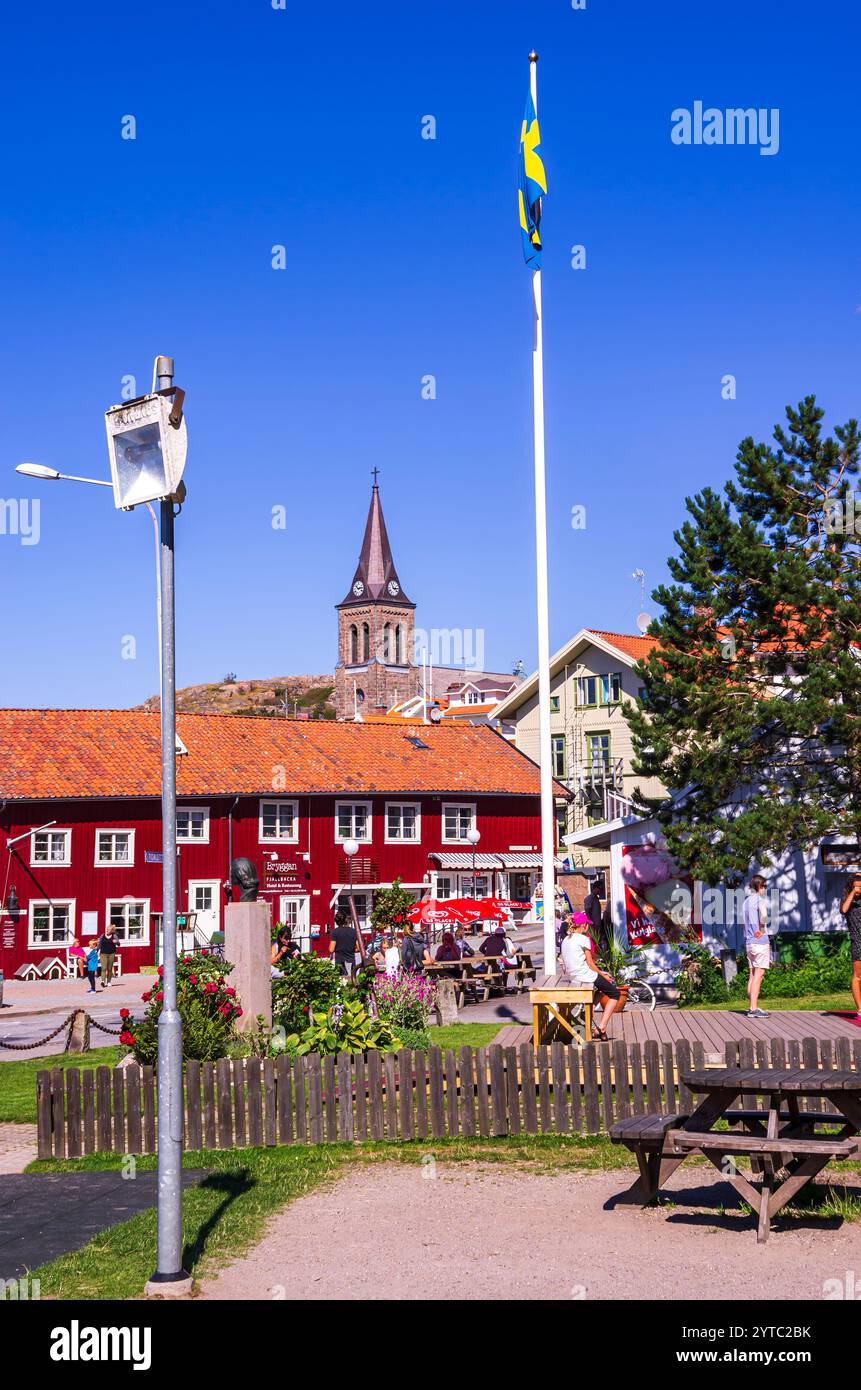 Pittoresca vista di Fjällbacka a Bohuslän, Västra Götalands län, Svezia, resa famosa dai romanzi polizieschi dell'autrice svedese Camilla Läckberg. Foto Stock