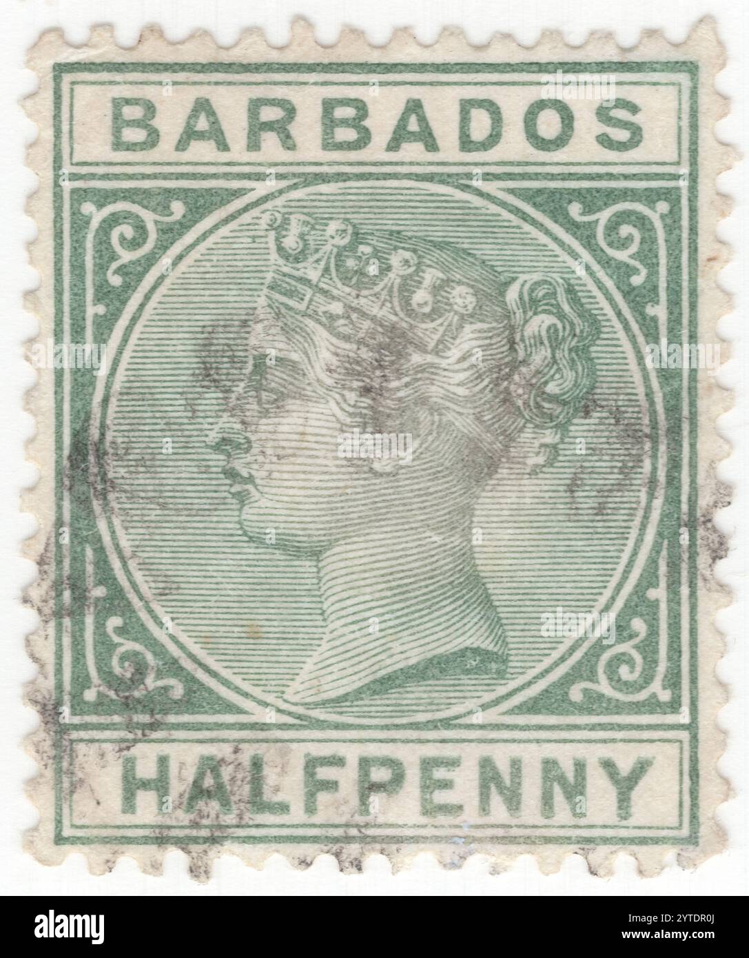 BARBADOS - 1882 agosto 28: ½ francobollo verde con pence raffigurante il ritratto della regina Vittoria con indosso una corona e decorato con ornamenti geometrici. Barbados è un paese insulare e microstato delle piccole Antille delle Indie occidentali, la più orientale delle isole caraibiche. Si trova al confine tra le placche sudamericane e caraibiche. La sua capitale e la città più grande è Bridgetown. Una nave inglese, la Olive Blossom, arrivò alle Barbados il 14 maggio 1625; i suoi uomini presero possesso dell'isola in nome di re Giacomo I. nel 1627, i primi coloni permanenti arrivarono dall'Inghilterra Foto Stock