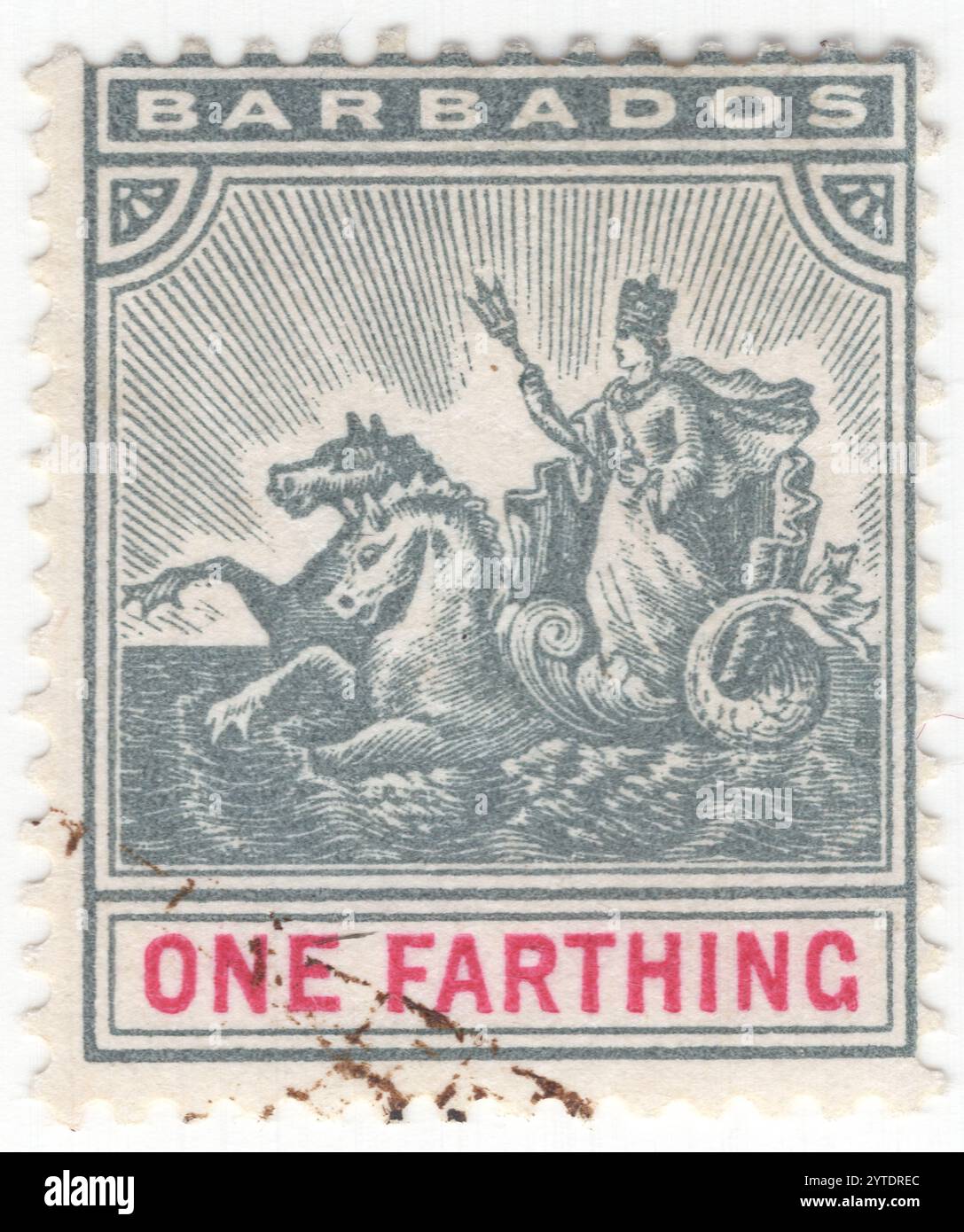 BARBADOS - 1896 maggio 05: 1 francobollo di ardesia farthing e carmine raffigurante Badge of Colony Barbados. Il sigillo della colonia mostra il sovrano (Regina Vittoria) in un'auto trainata da cavallucci marini. L'immagine era quella di una regina incoronata con sfera e tridente, che rappresentava ovviamente Vittoria durante il suo regno. Il distintivo rimase in uso fino al 1966, quando fu adottata una nuova bandiera per l'indipendenza. Barbados è un paese insulare e microstato delle piccole Antille delle Indie occidentali, la più orientale delle isole caraibiche Foto Stock